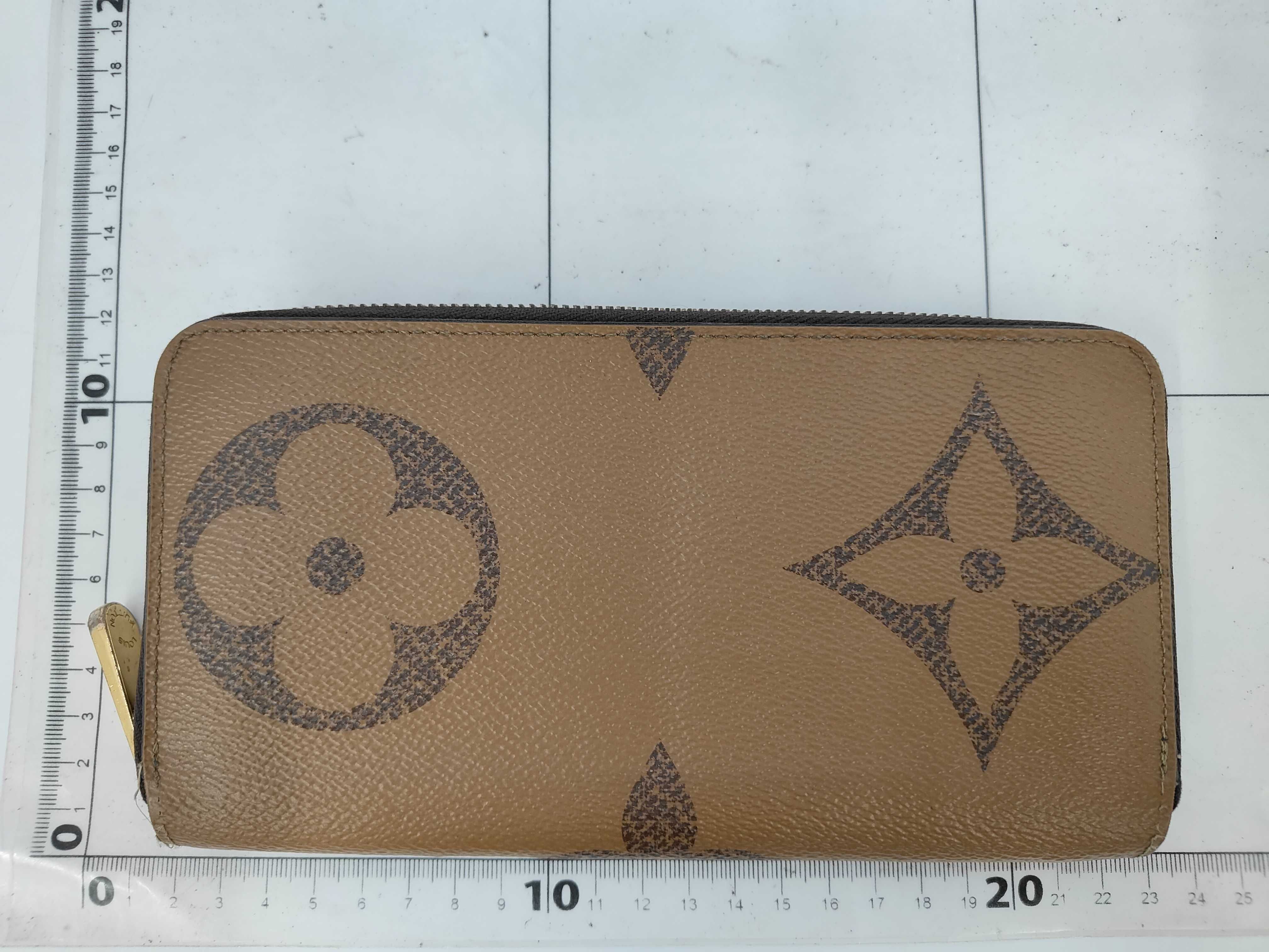 Giant Monogram Zippy Wallet Long Wallet M69353 RFI Wallet — view 2