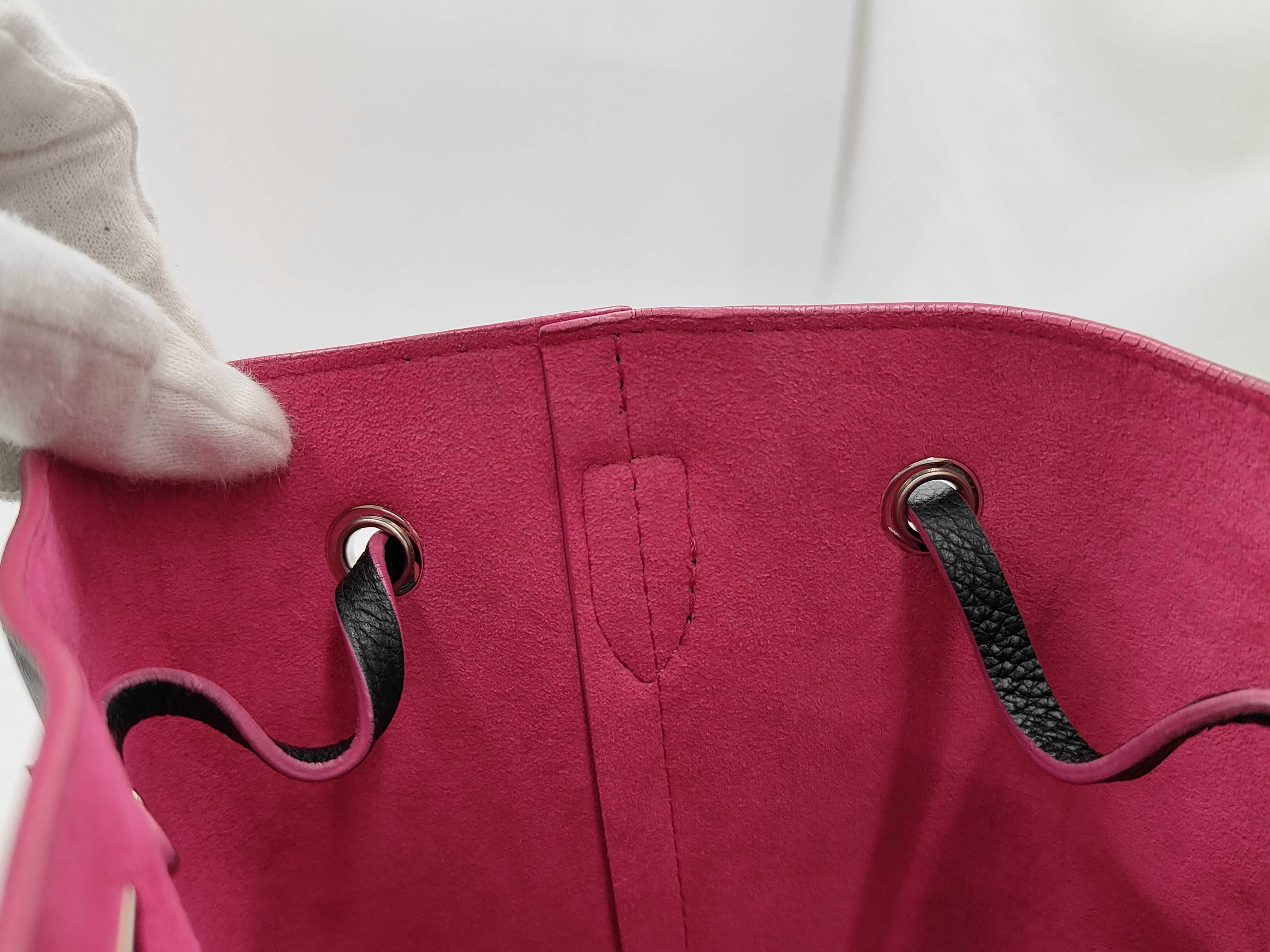 LV Logo Lockme Bucket M54677 IC Black Pink Charm Shoulder Bag — view 11