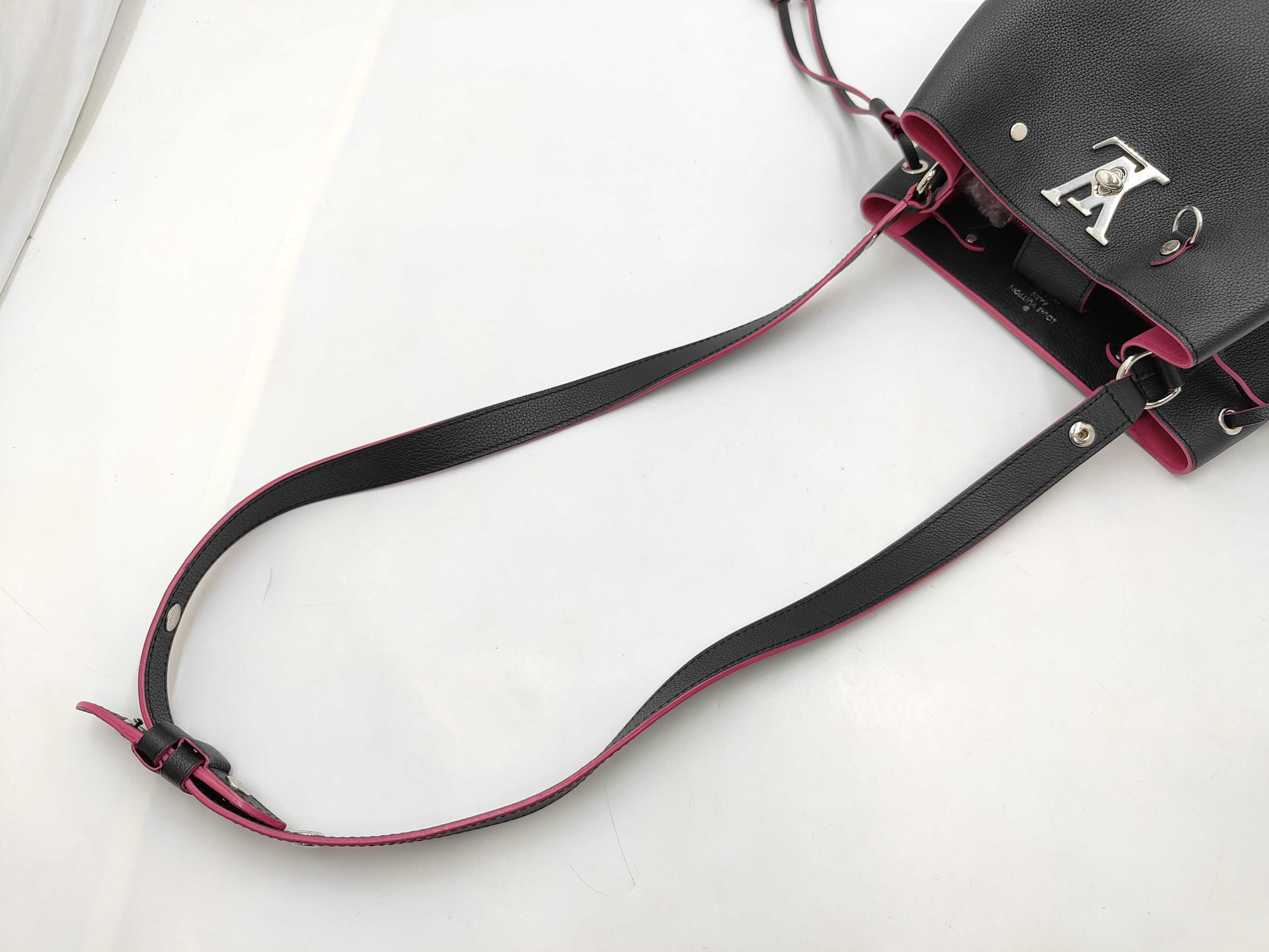 LV Logo Lockme Bucket M54677 IC Black Pink Charm Shoulder Bag — view 6