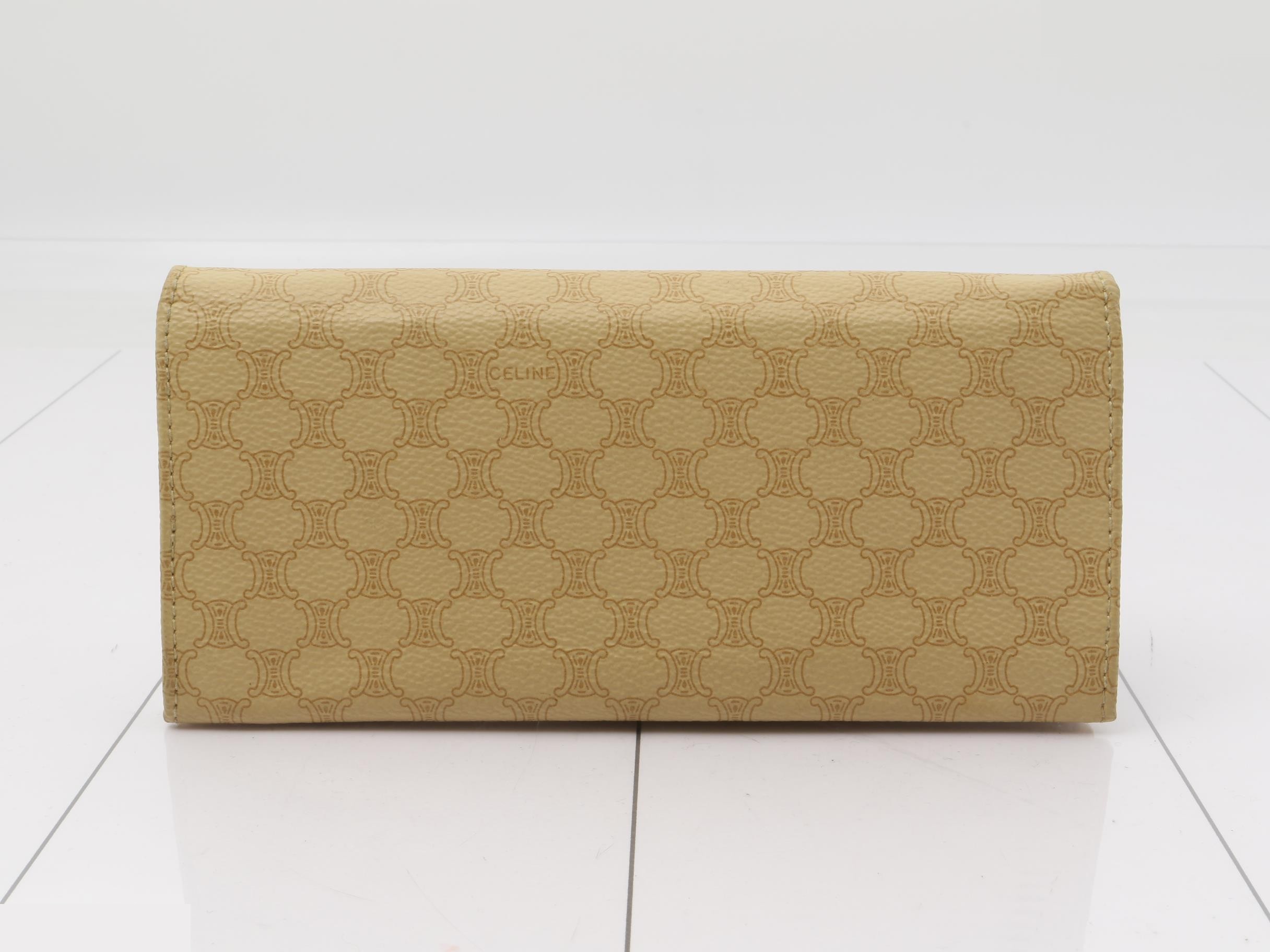 wallet — view 2