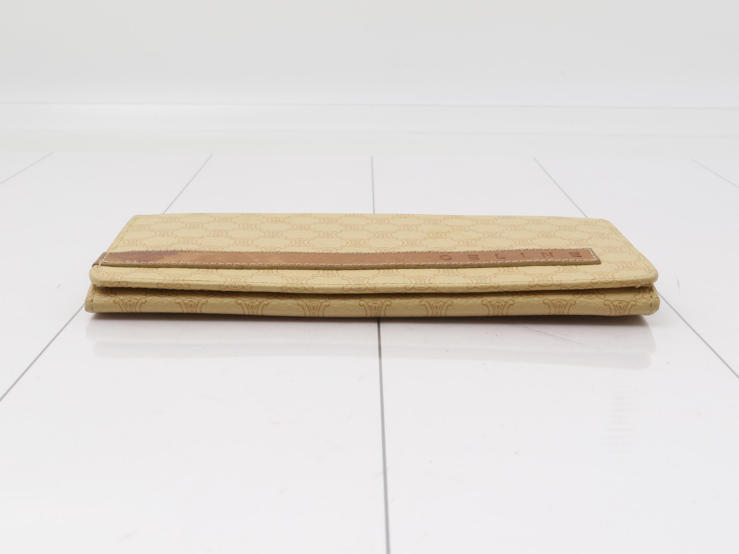 wallet — view 3