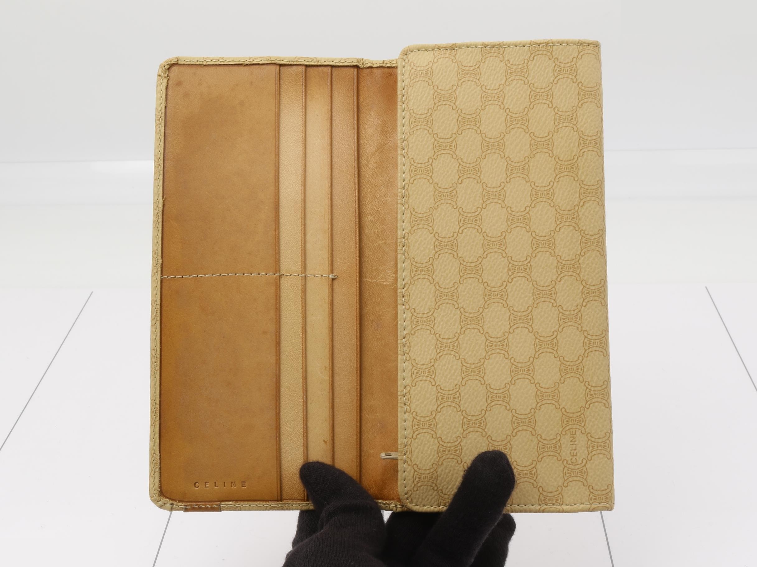 wallet — view 4