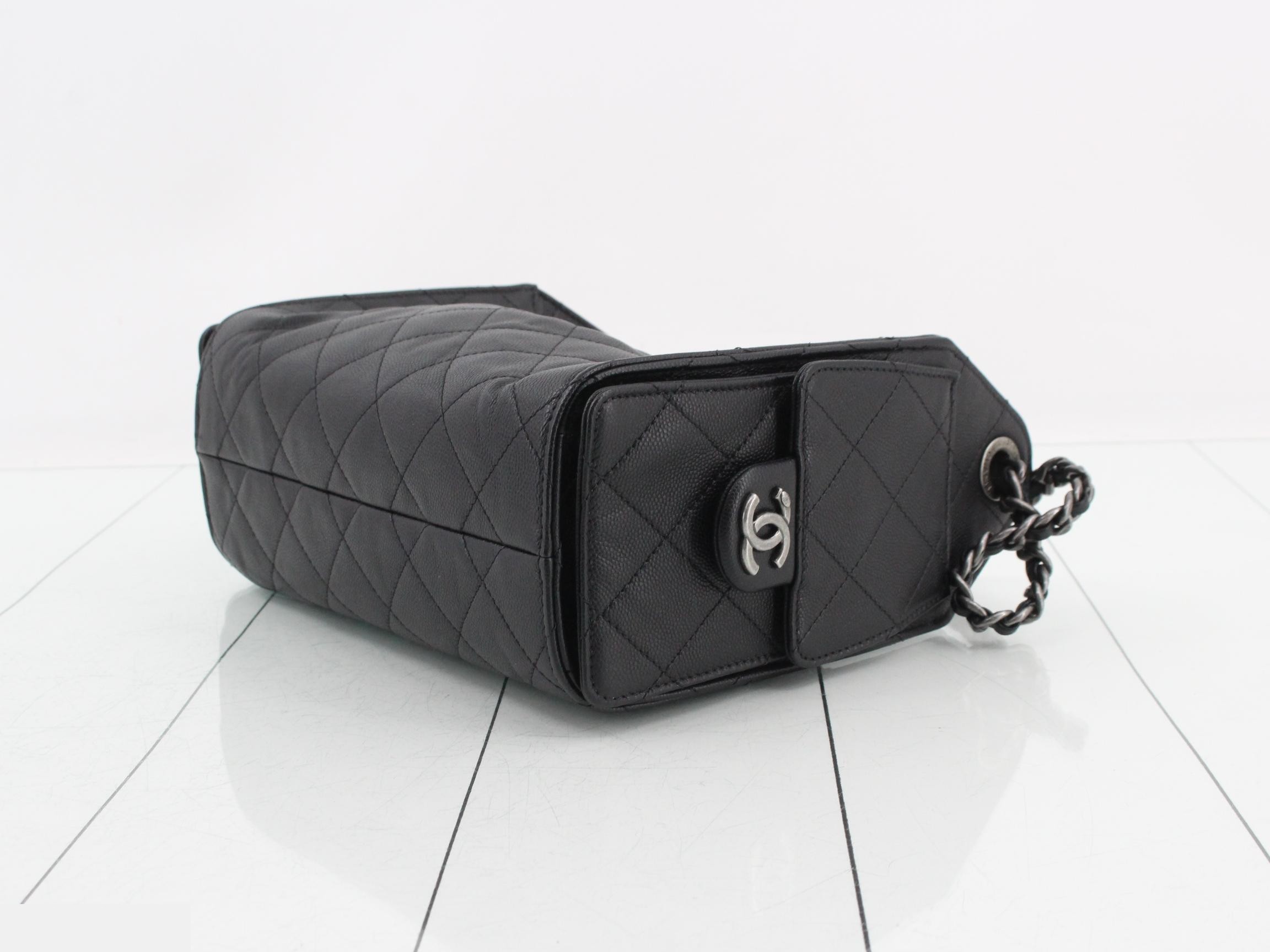 Caviar leather chain shoulder bag, black, plate — view 6