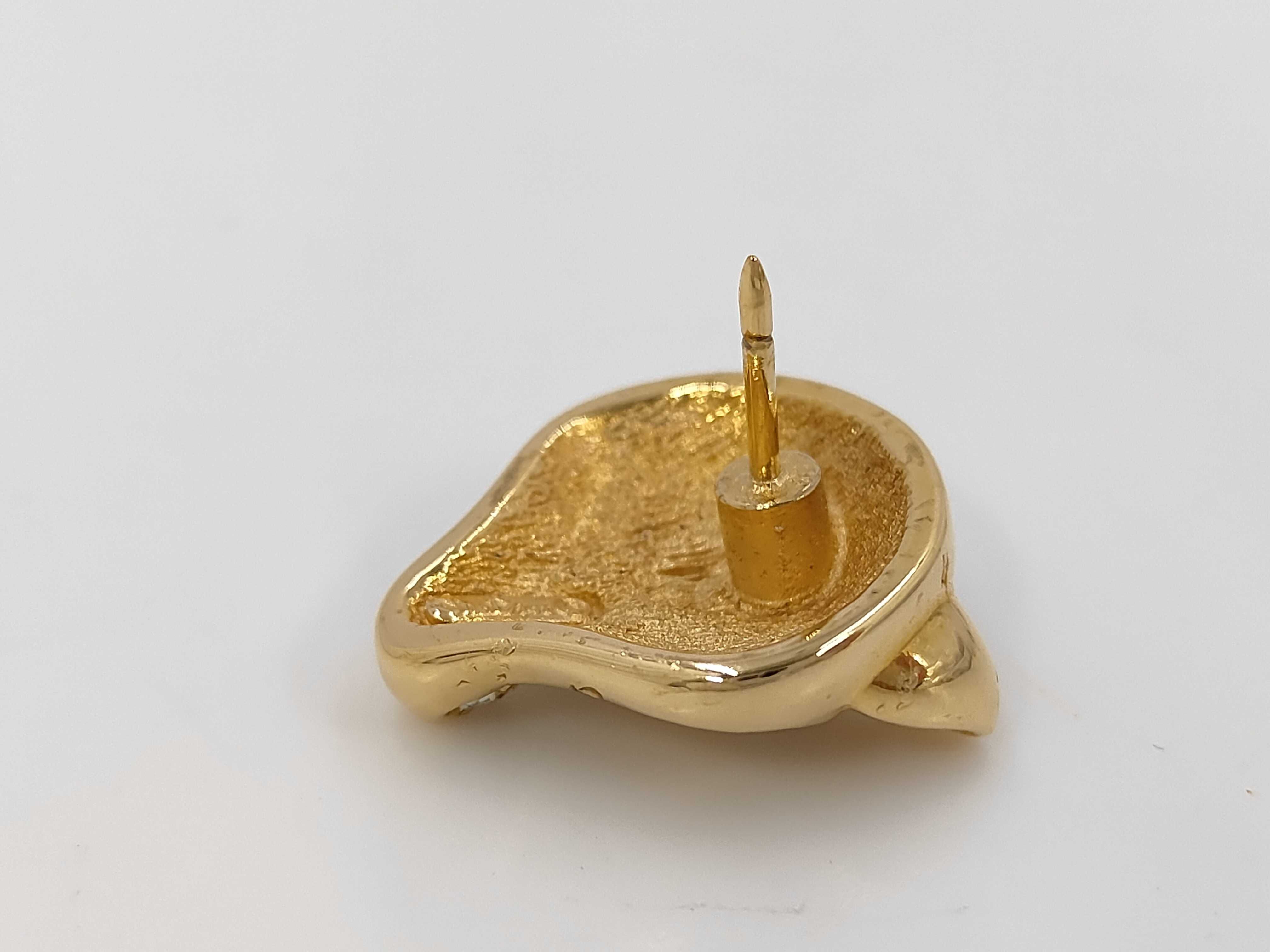 brooch — view 3