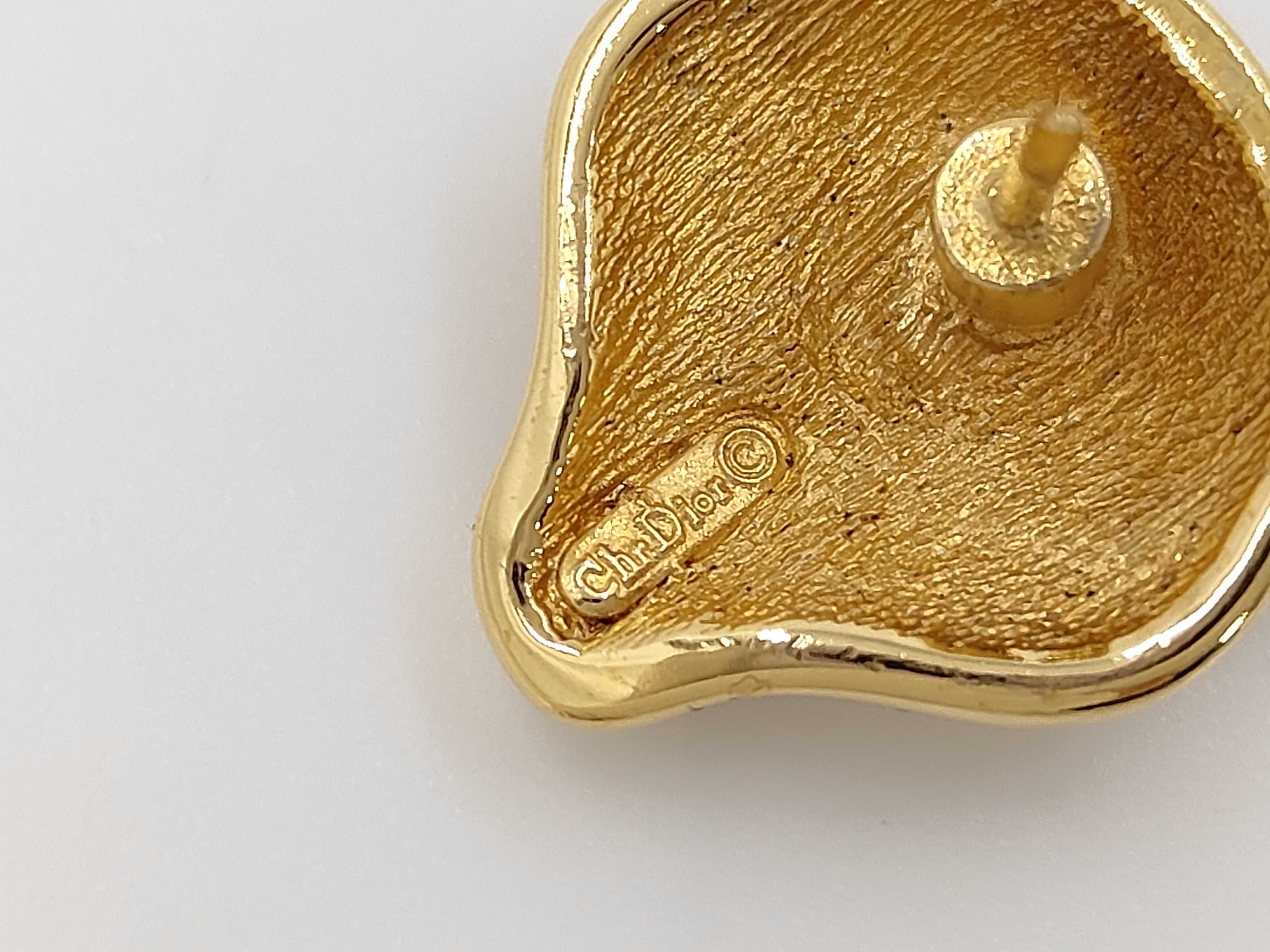 brooch — view 4