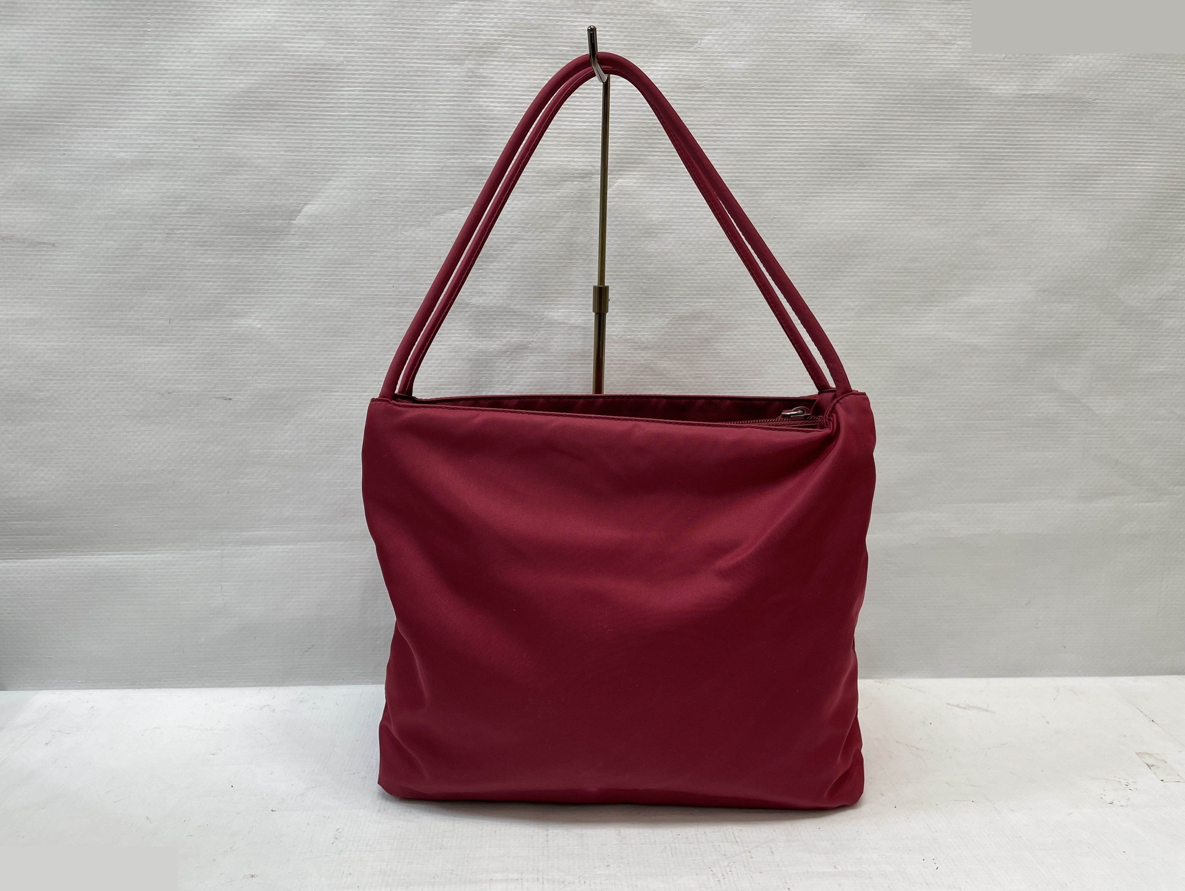 Nylon tote bag, red, triangular plate, triangle logo — view 2