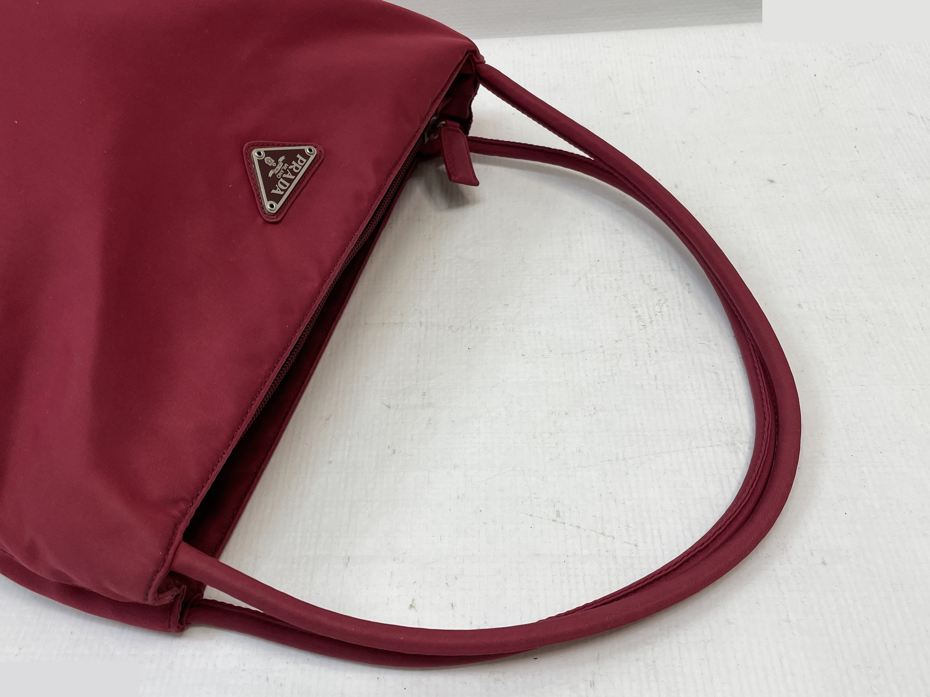 Nylon tote bag, red, triangular plate, triangle logo — view 7