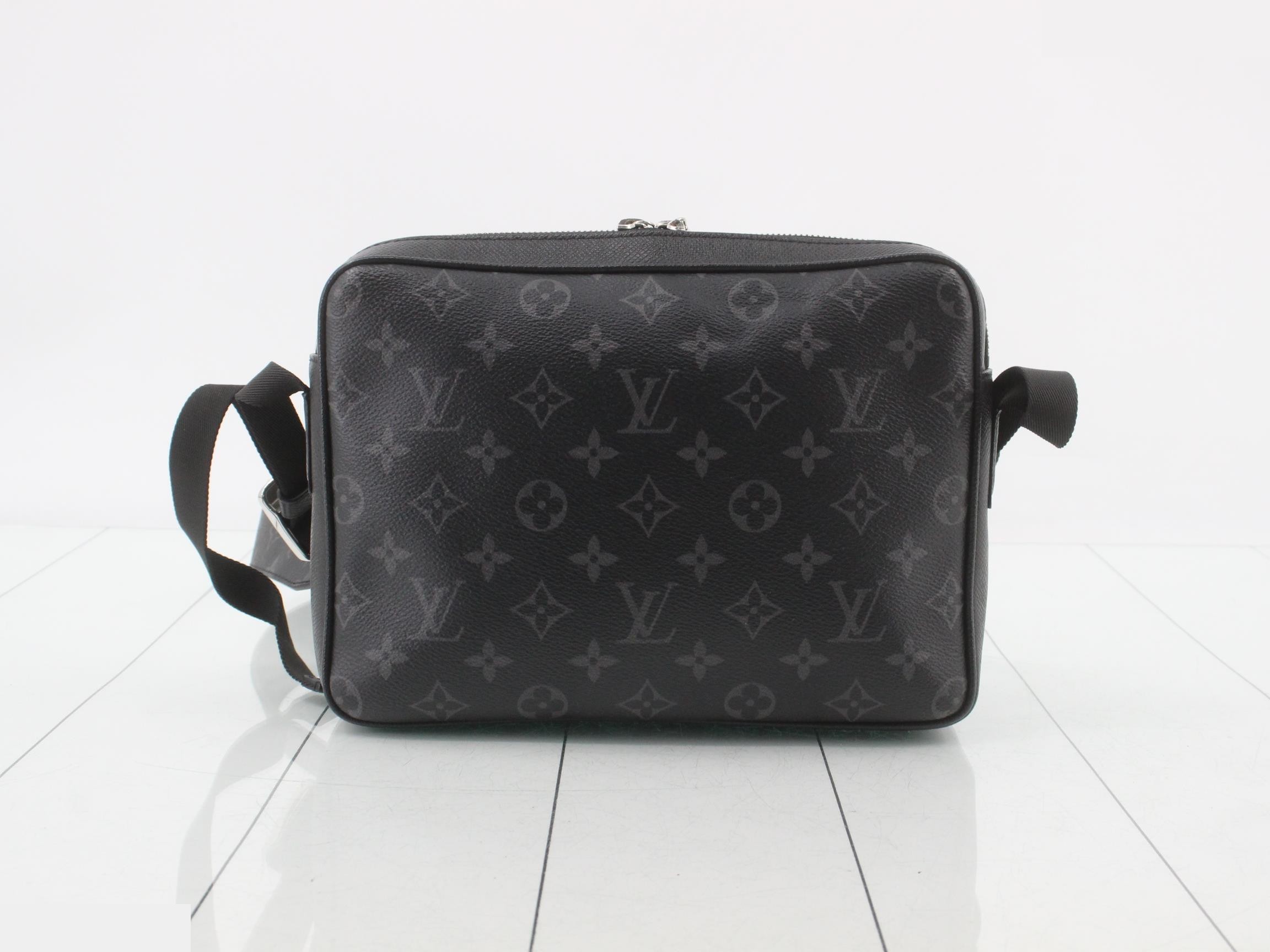 Taigarama Outdoor Messenger PM Noir Messenger Bag — view 2
