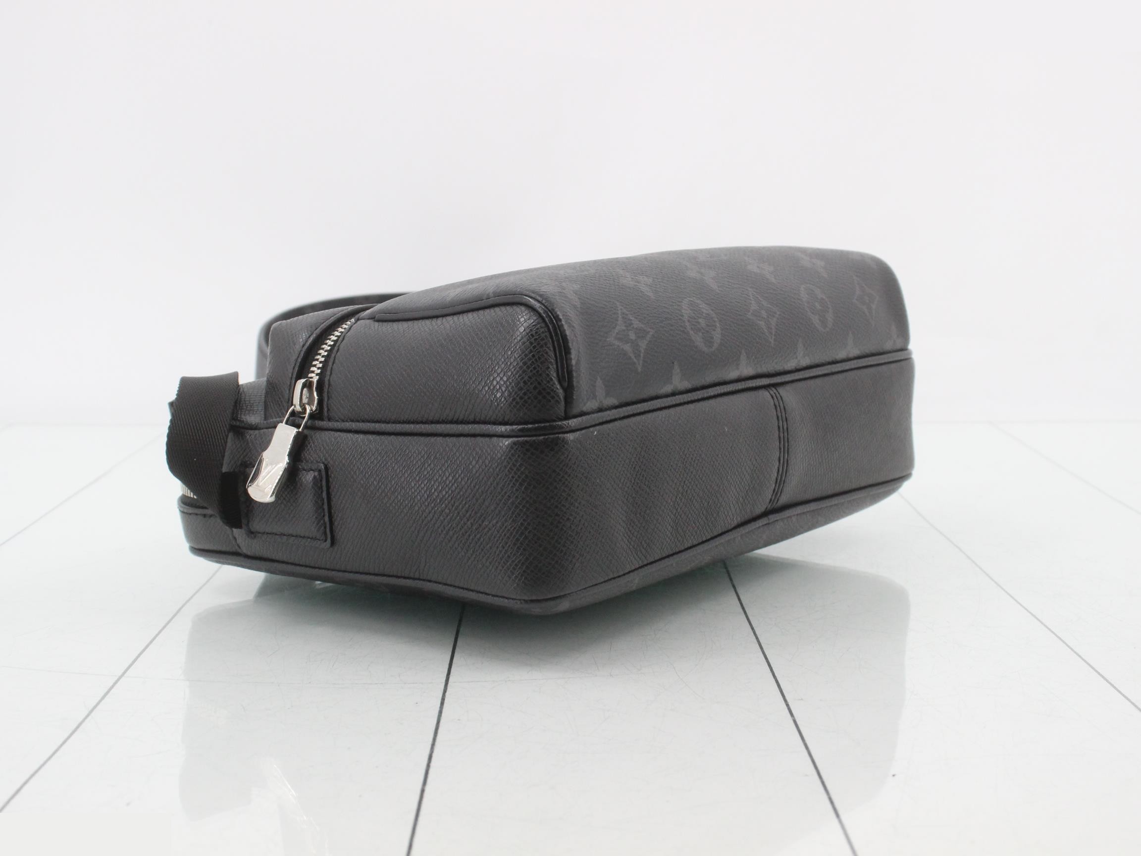 Taigarama Outdoor Messenger PM Noir Messenger Bag — view 5