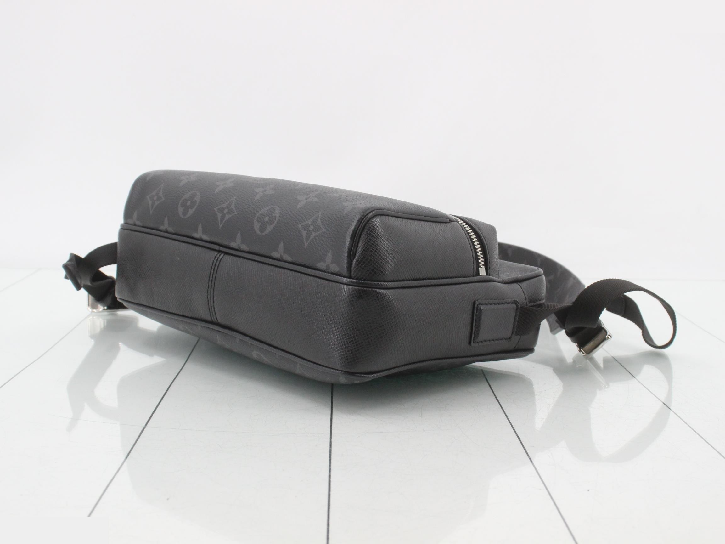 Taigarama Outdoor Messenger PM Noir Messenger Bag — view 6