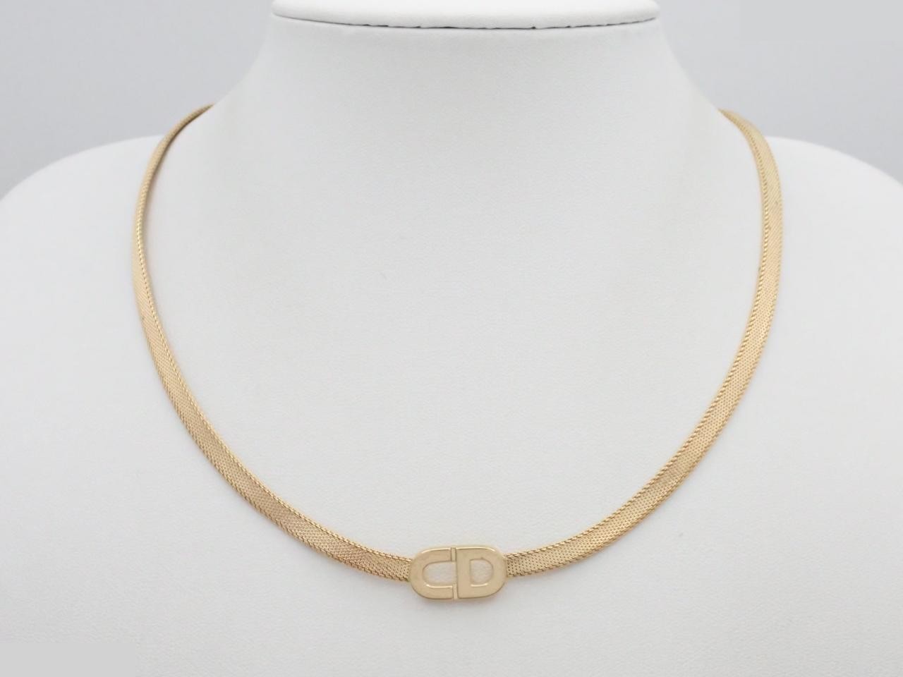 Other line: Precious metal necklaces and pendants, neck circumference approximately 42 cm. — view 3