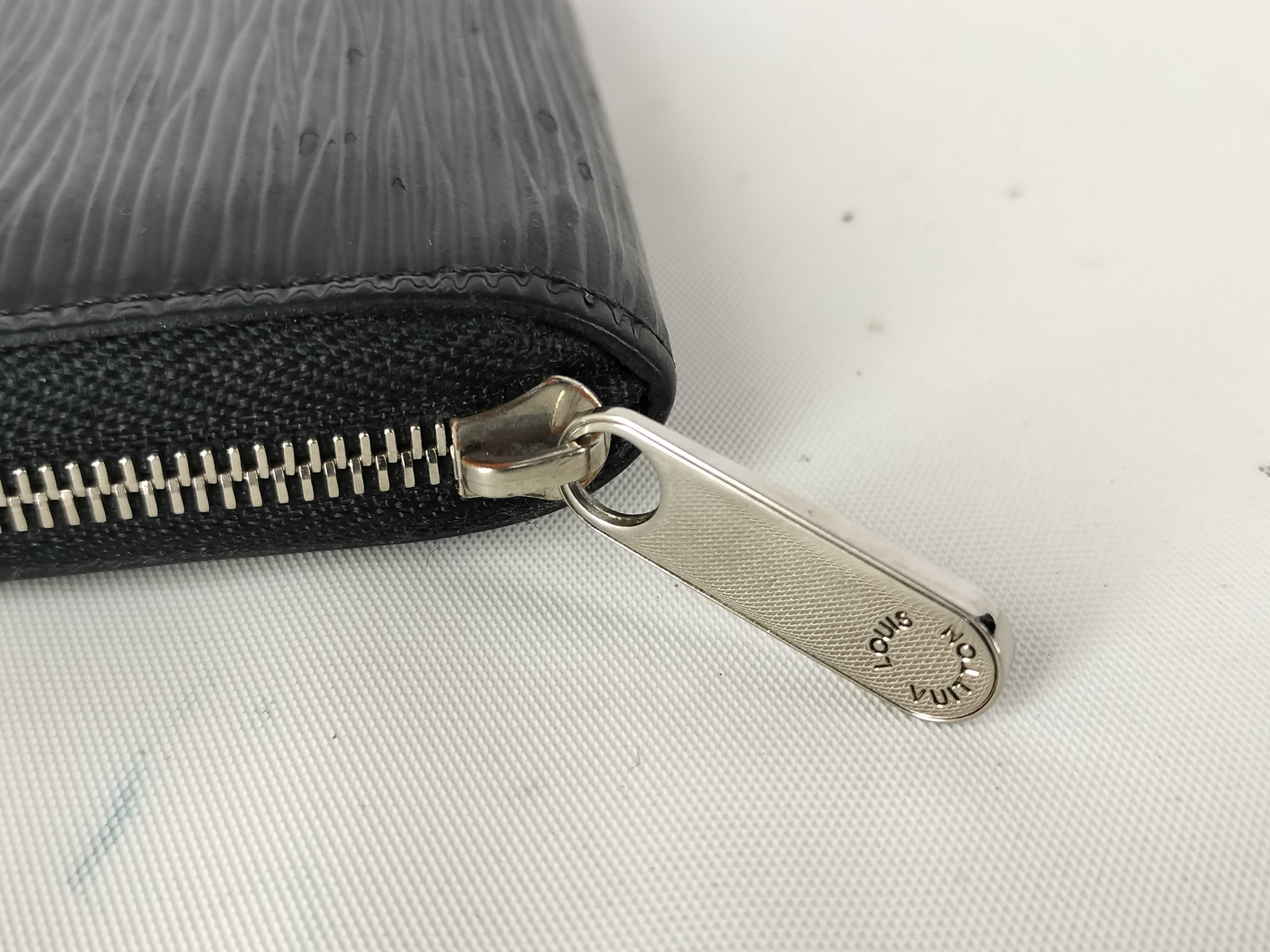 Epi Noir Round Zipper Coin Case Wallet — view 6