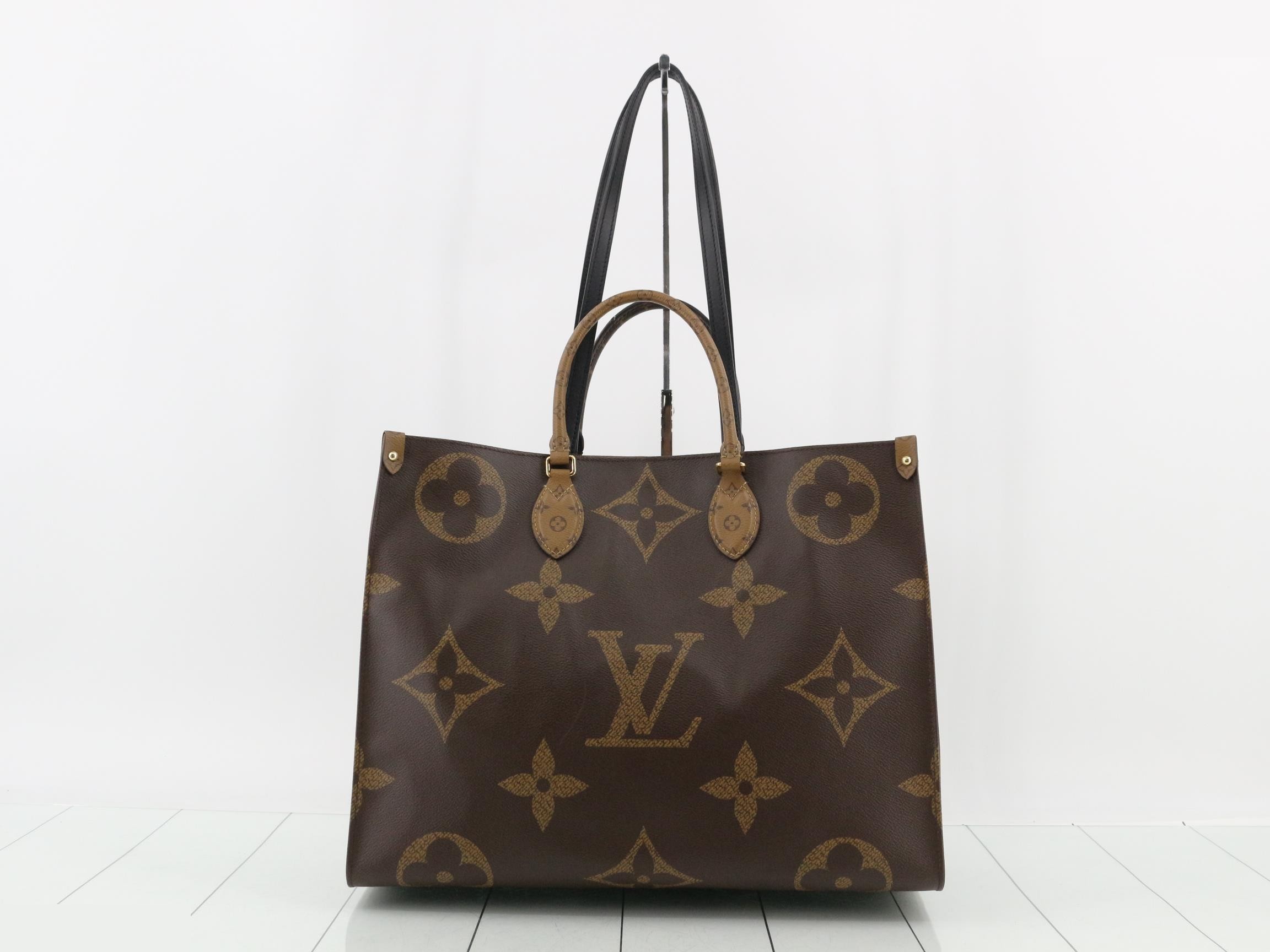 Monogram Giant Reverse OnTheGo GM 2-Way Tote Bag