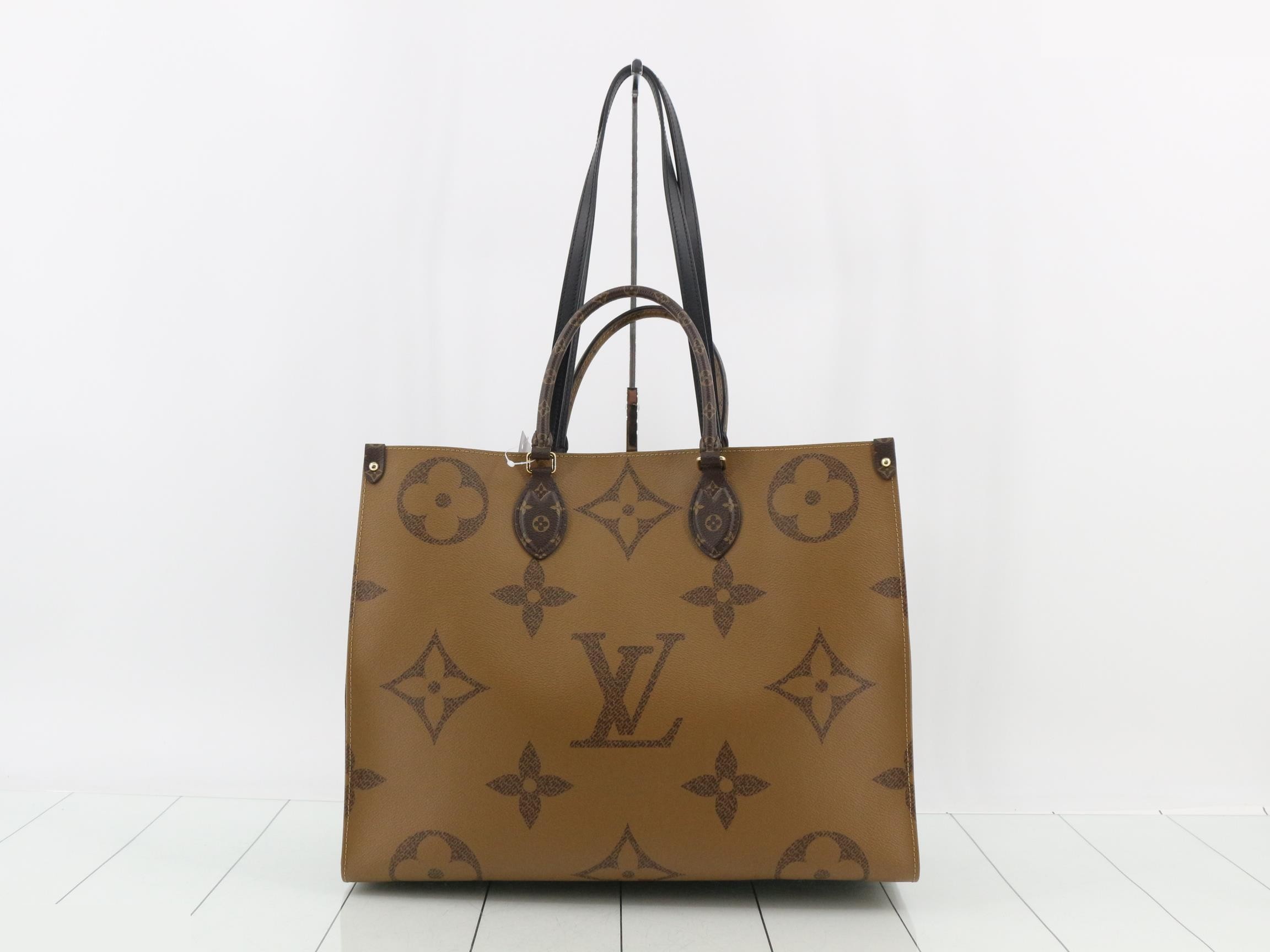 Monogram Giant Reverse OnTheGo GM 2-Way Tote Bag — view 2