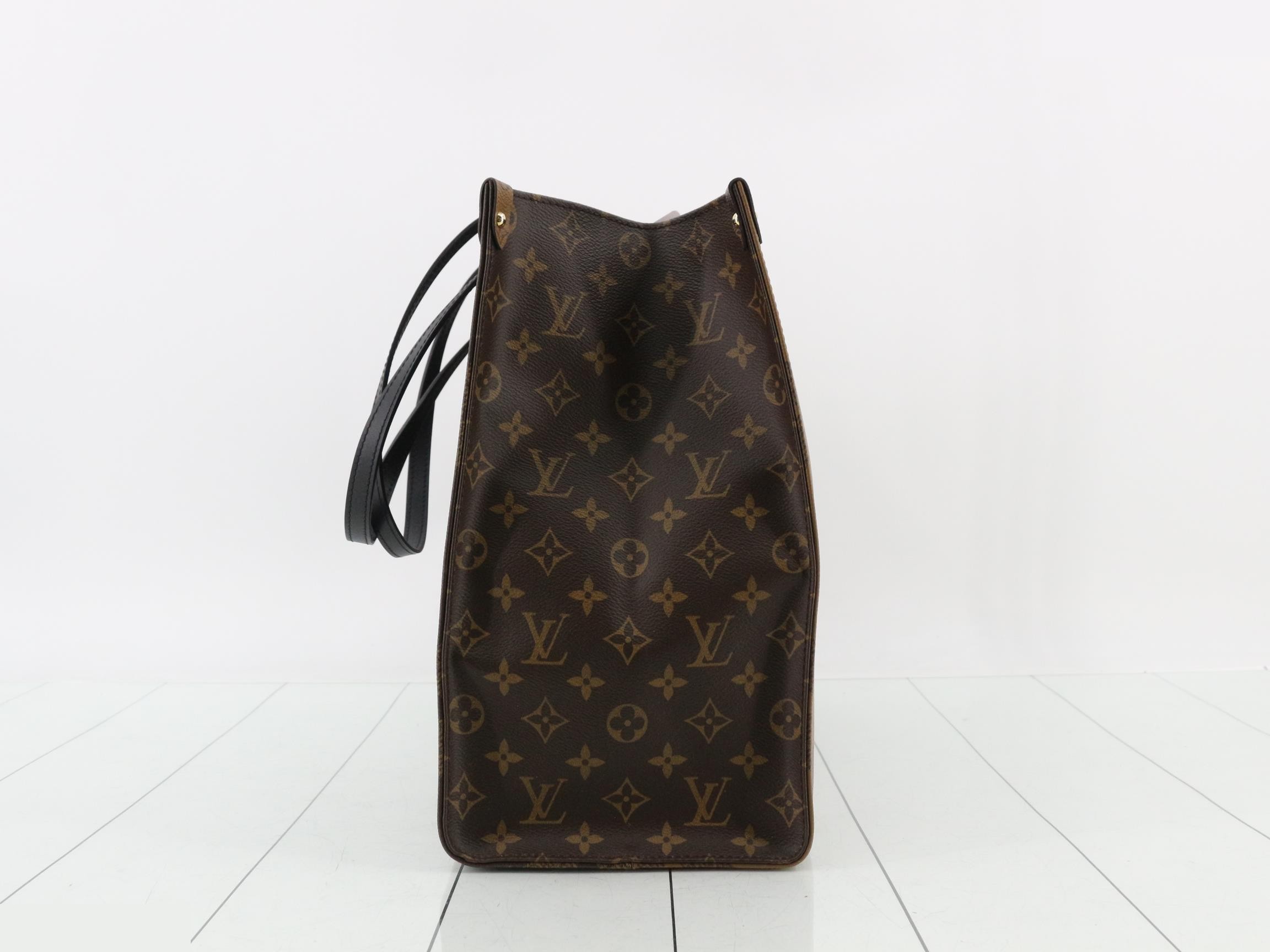 Monogram Giant Reverse OnTheGo GM 2-Way Tote Bag — view 3