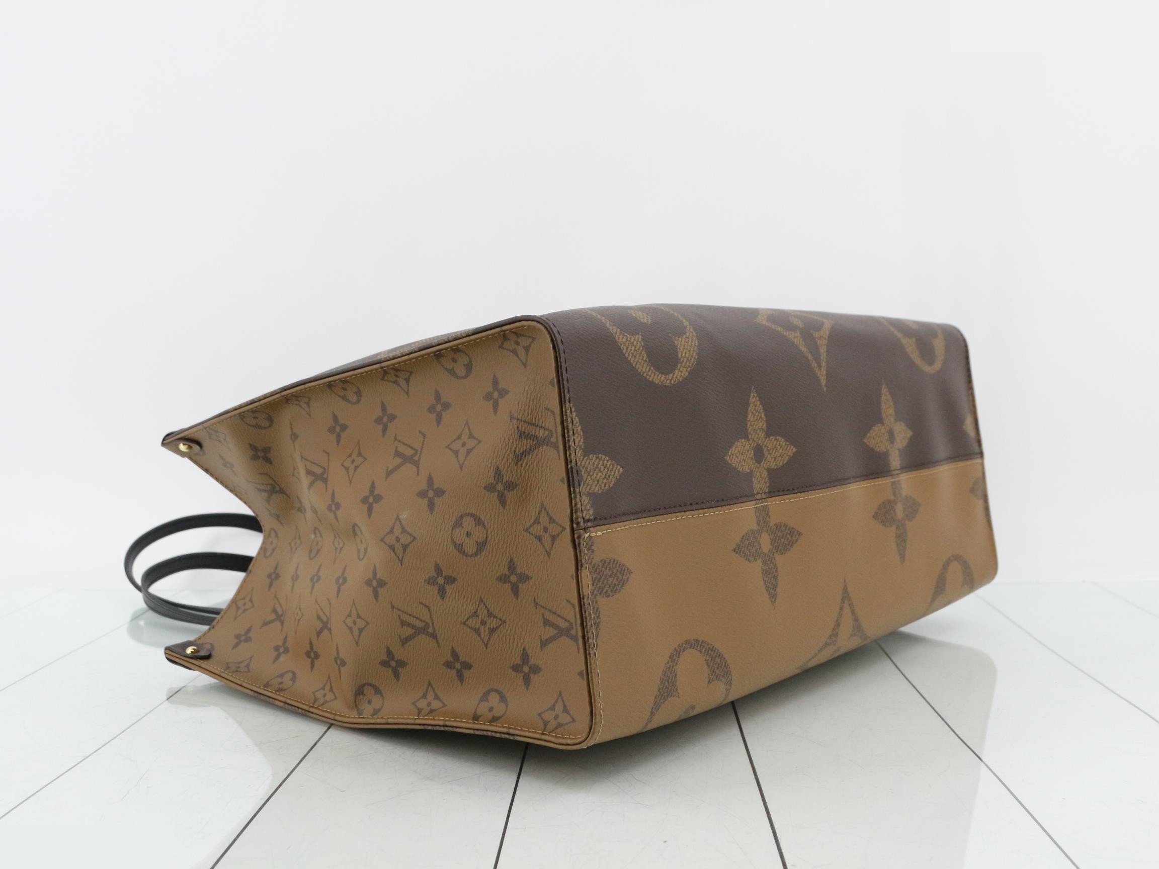 Monogram Giant Reverse OnTheGo GM 2-Way Tote Bag — view 5
