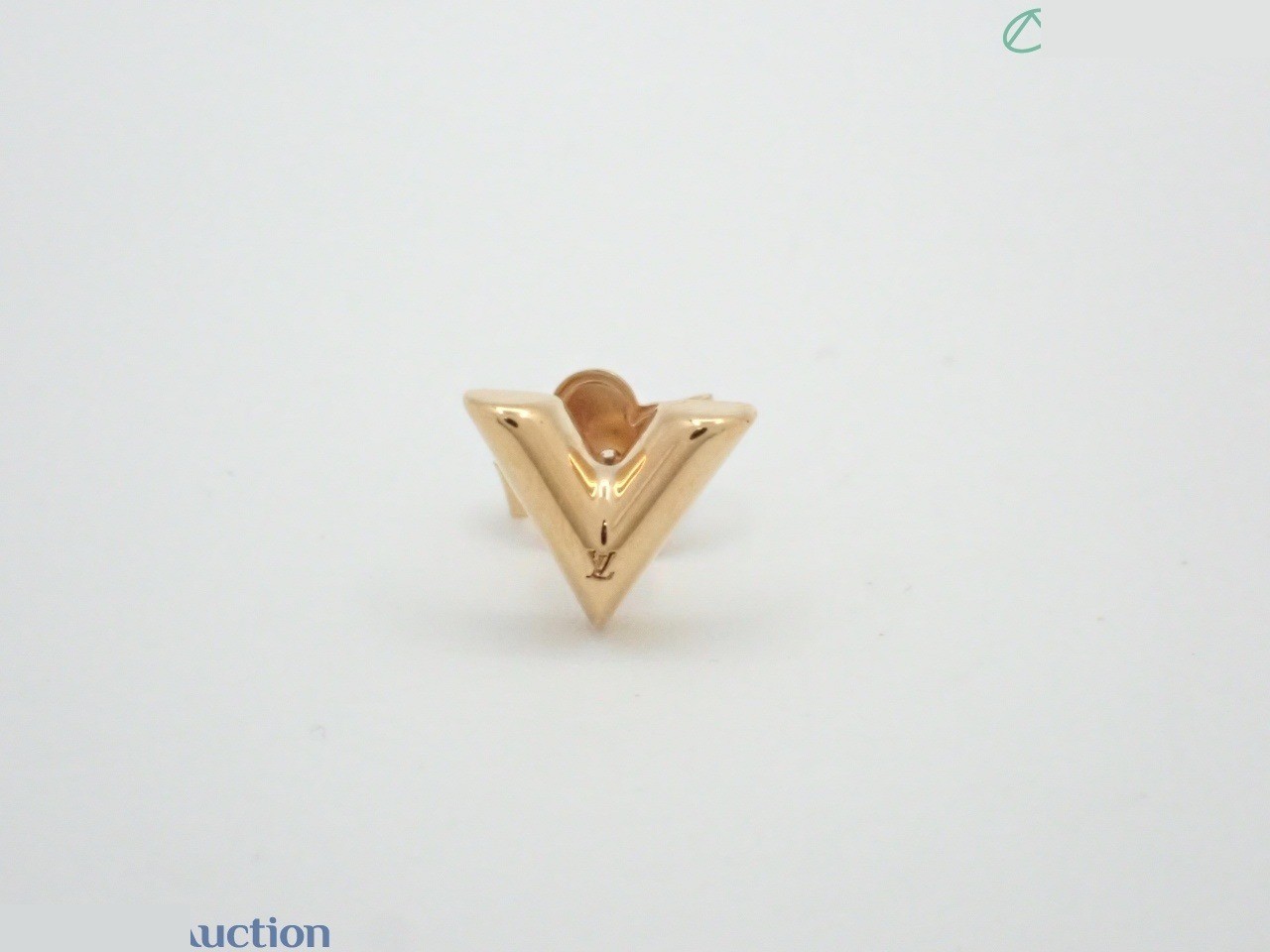 Essential V Earrings