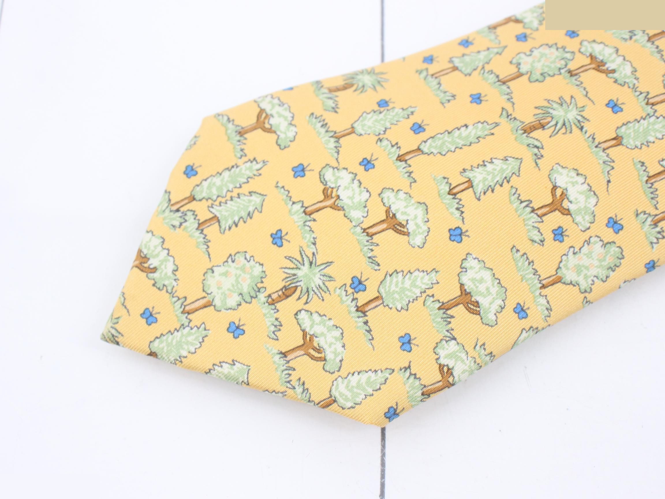tie — view 3