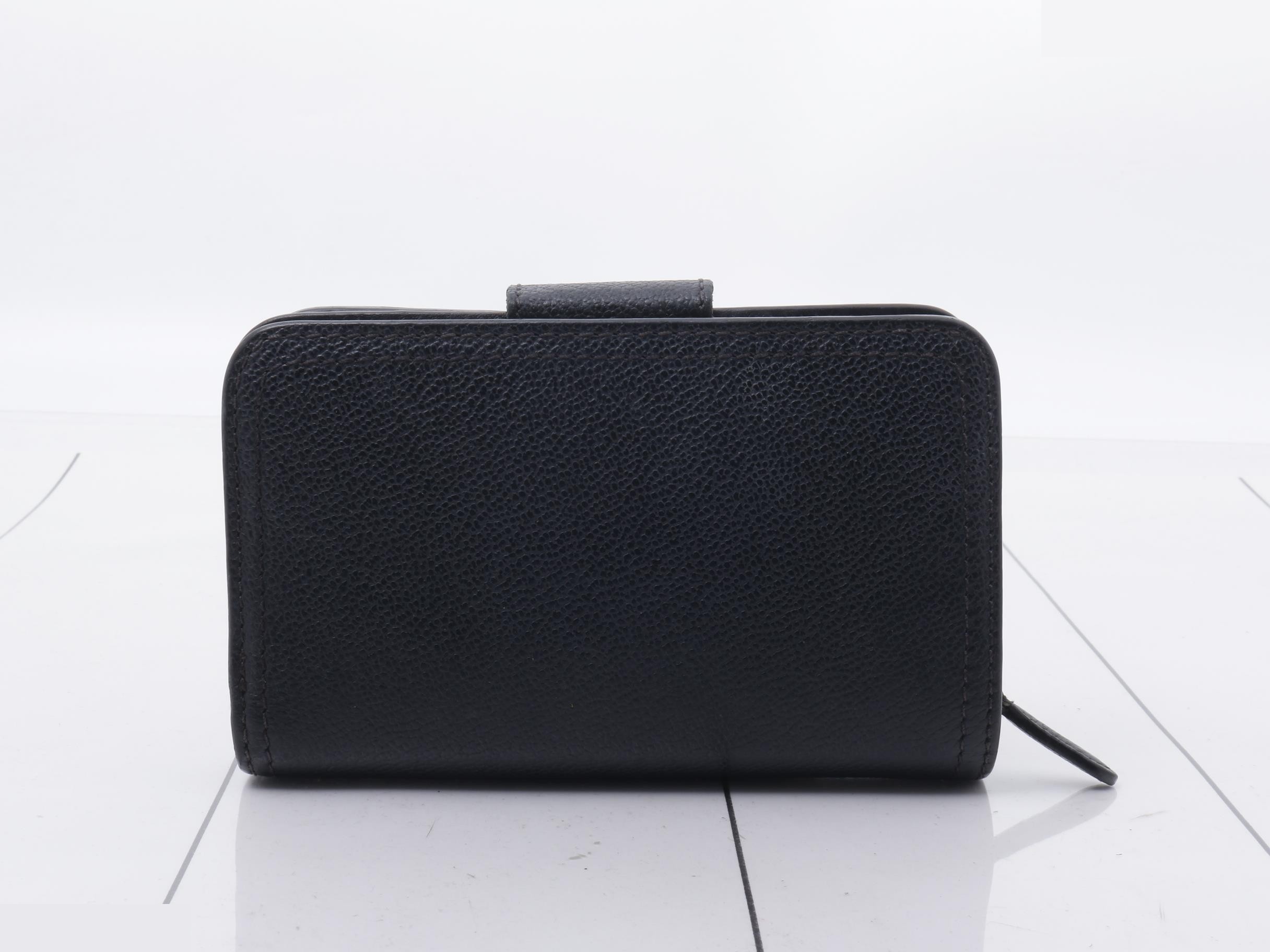 wallet — view 2