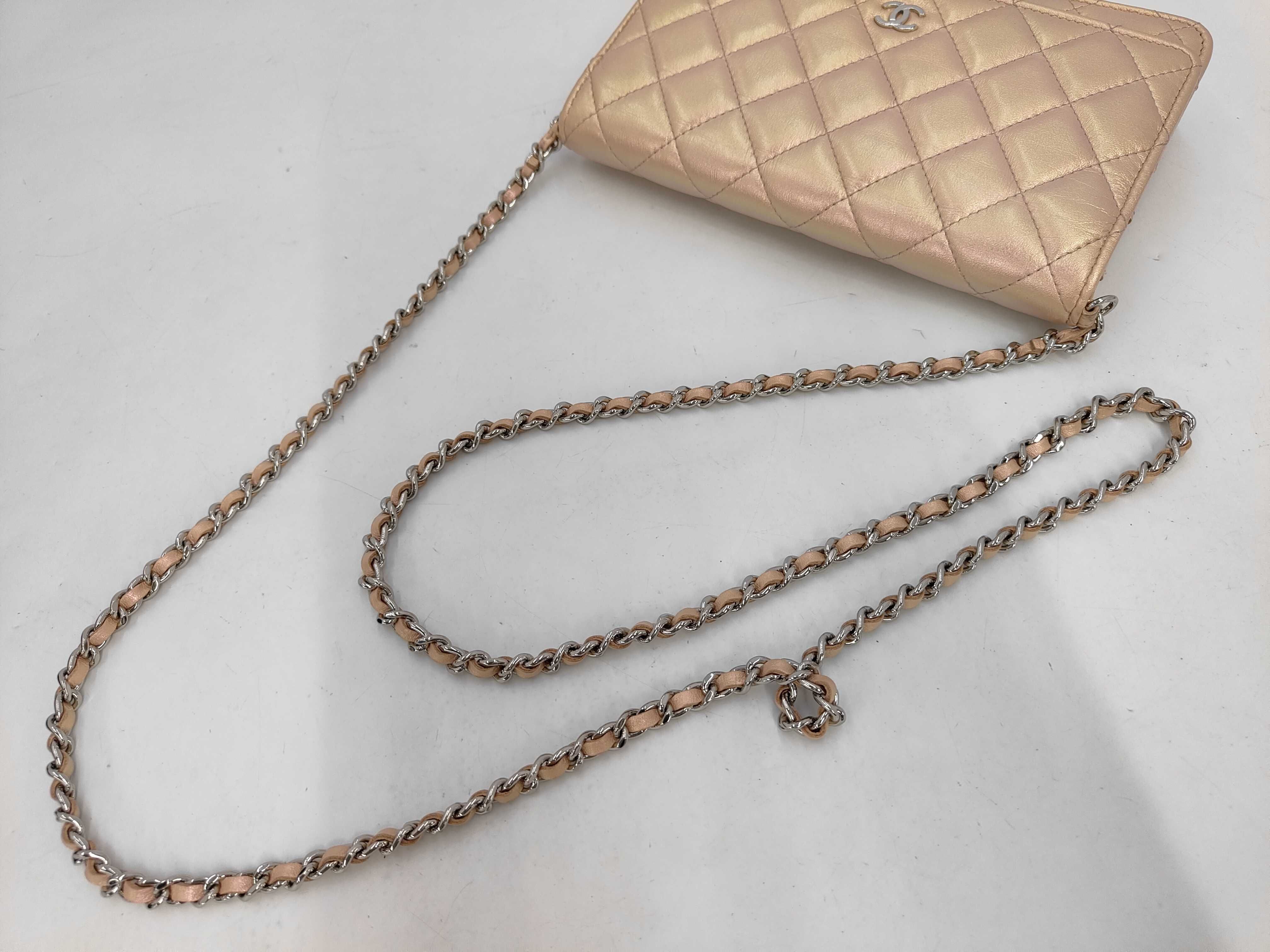 Matelassé Chain Wallet Aurora Pearl Gold Shoulder Bag — view 4