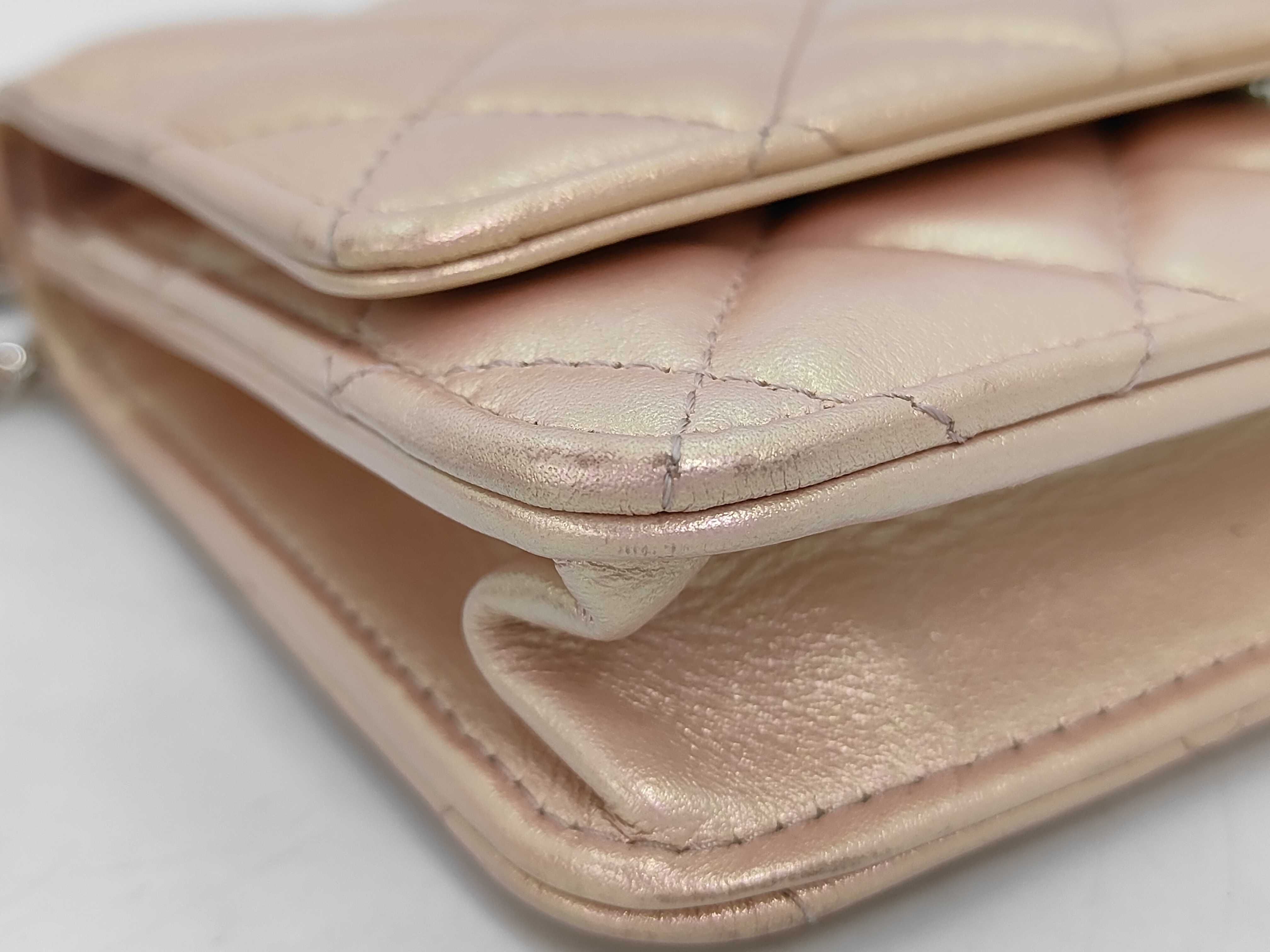 Matelassé Chain Wallet Aurora Pearl Gold Shoulder Bag — view 6