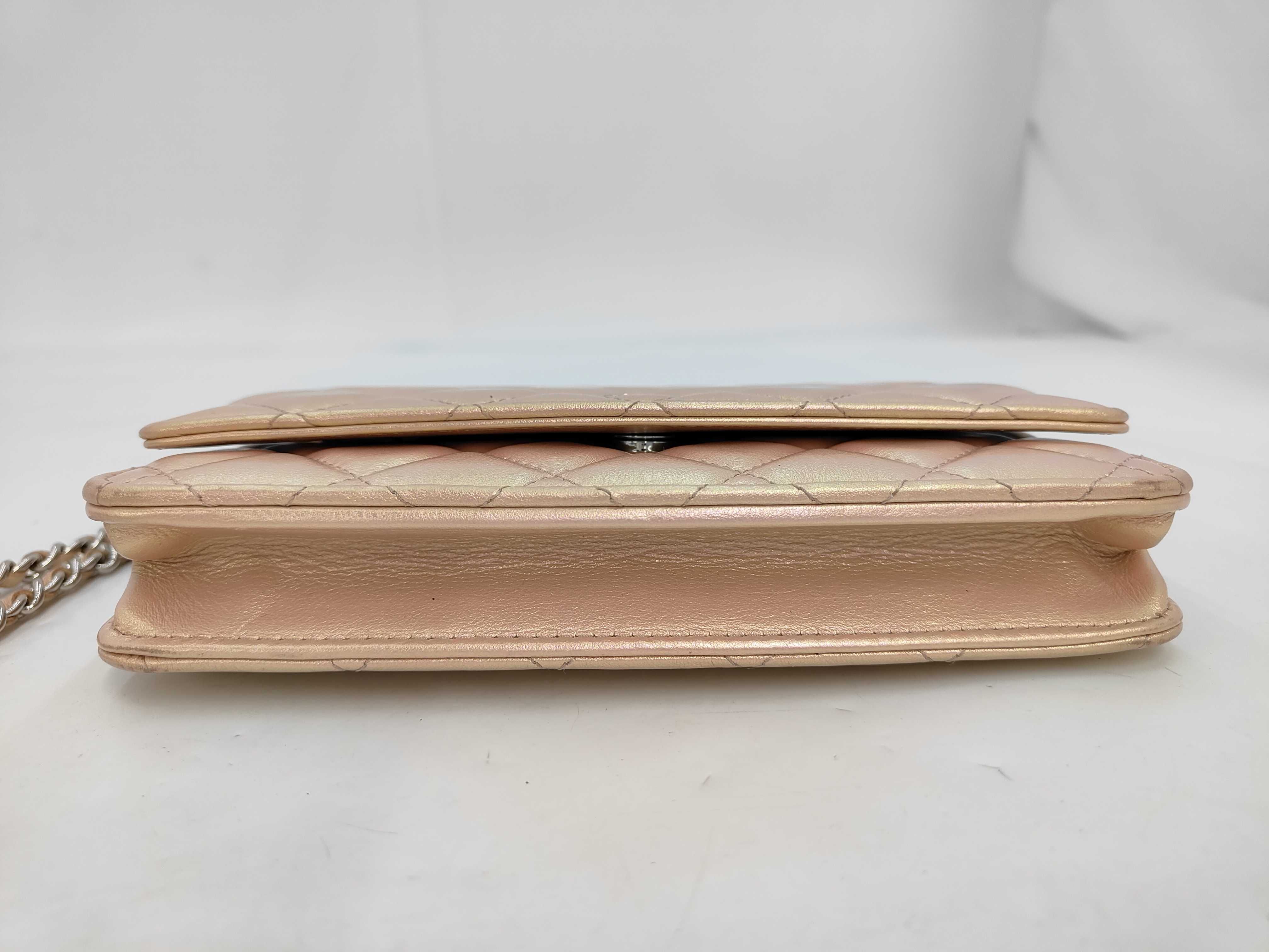 Matelassé Chain Wallet Aurora Pearl Gold Shoulder Bag — view 7