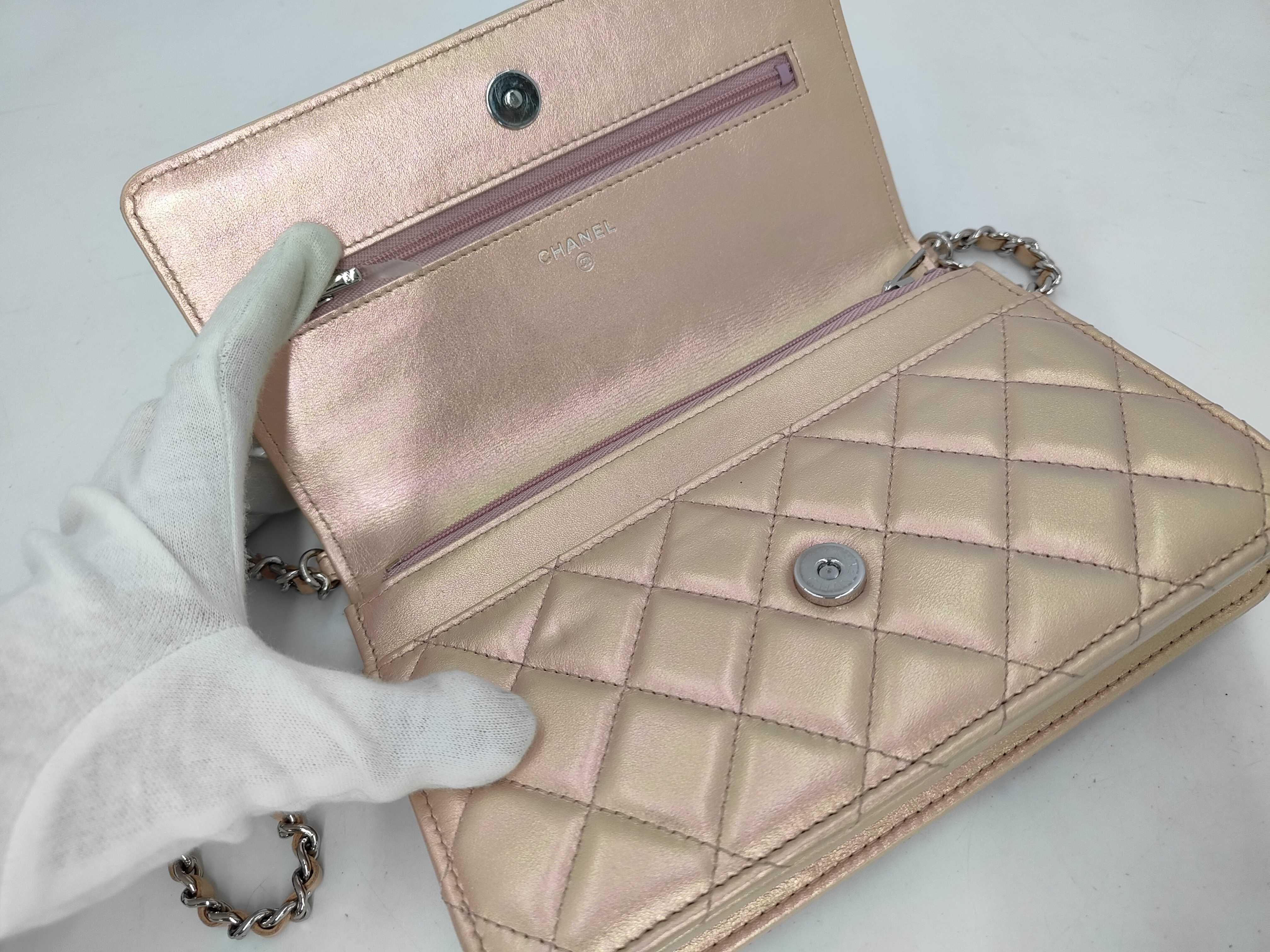 Matelassé Chain Wallet Aurora Pearl Gold Shoulder Bag — view 8