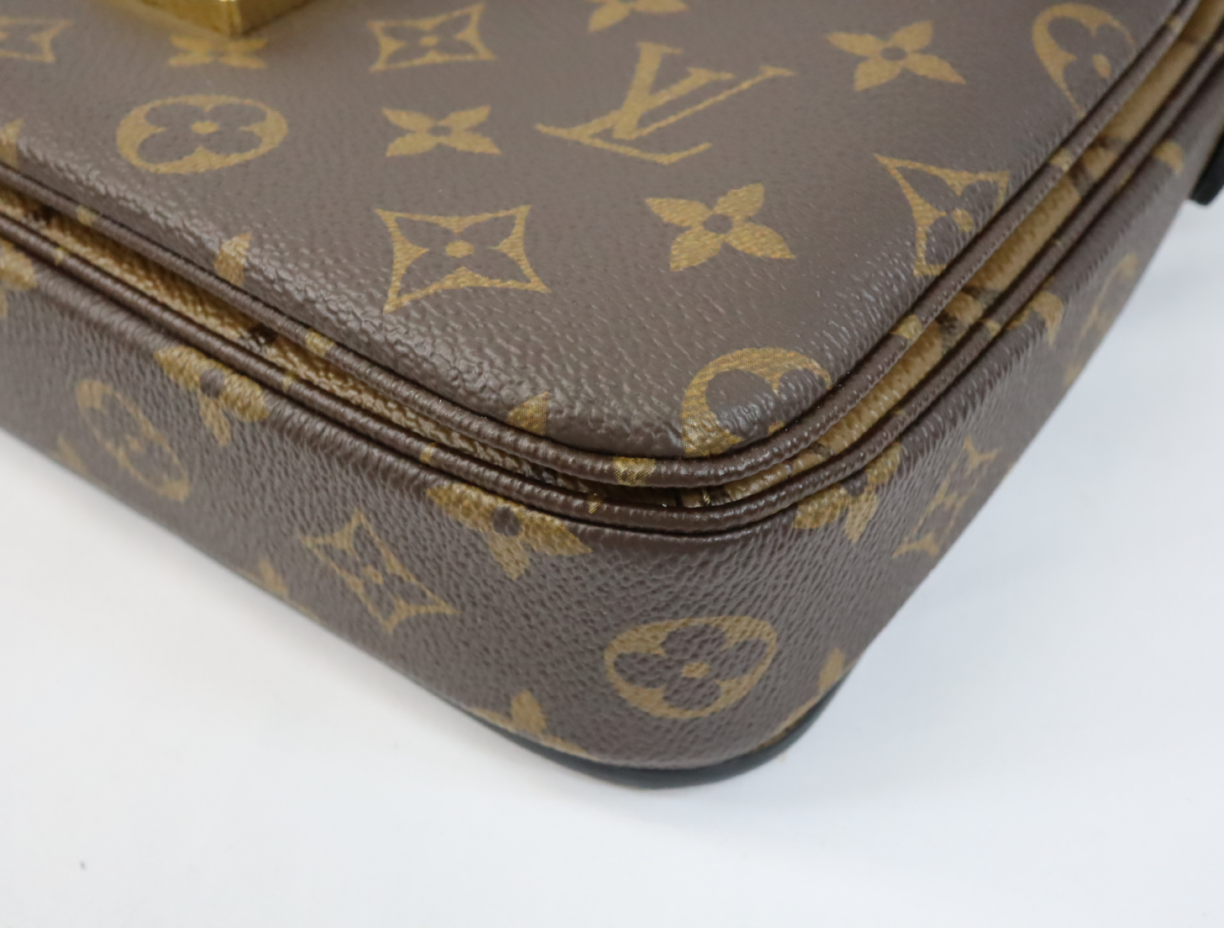 Monogram Reverse Pochette Metis MM M44876 Shoulder Bag (RFID detected) — view 6