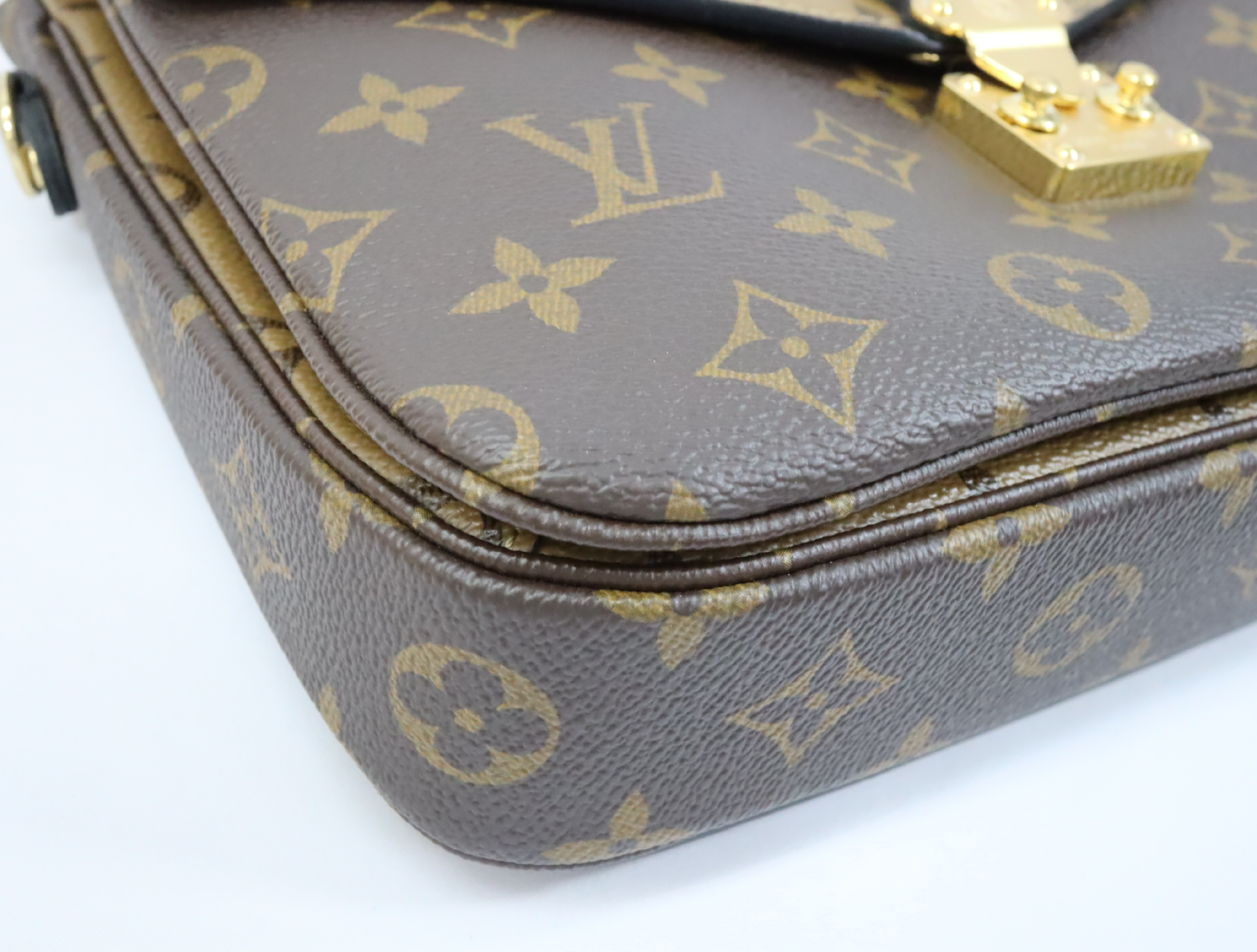 Monogram Reverse Pochette Metis MM M44876 Shoulder Bag (RFID detected) — view 7