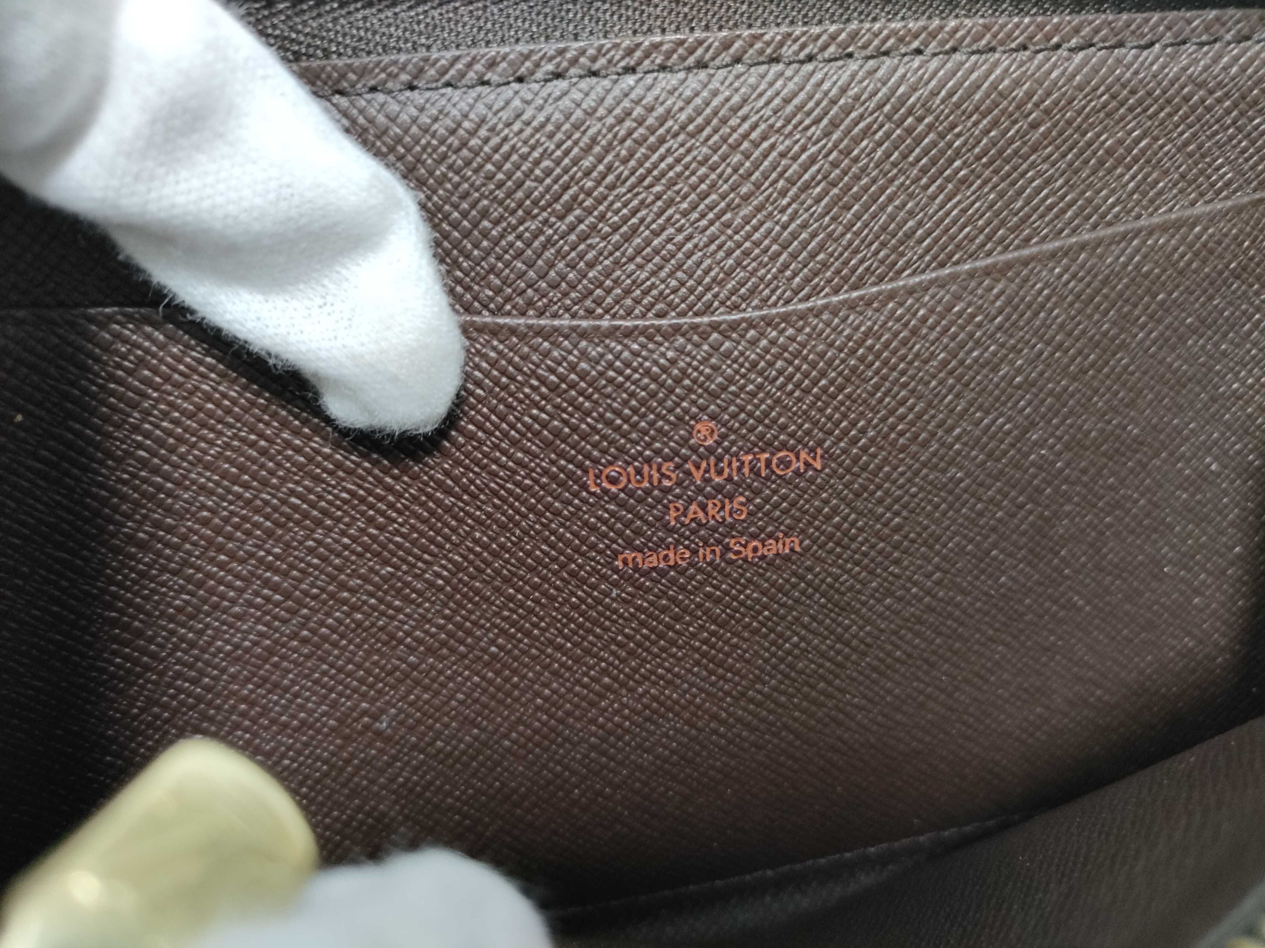 Damier Portemonnaie Zip Wallet — view 11