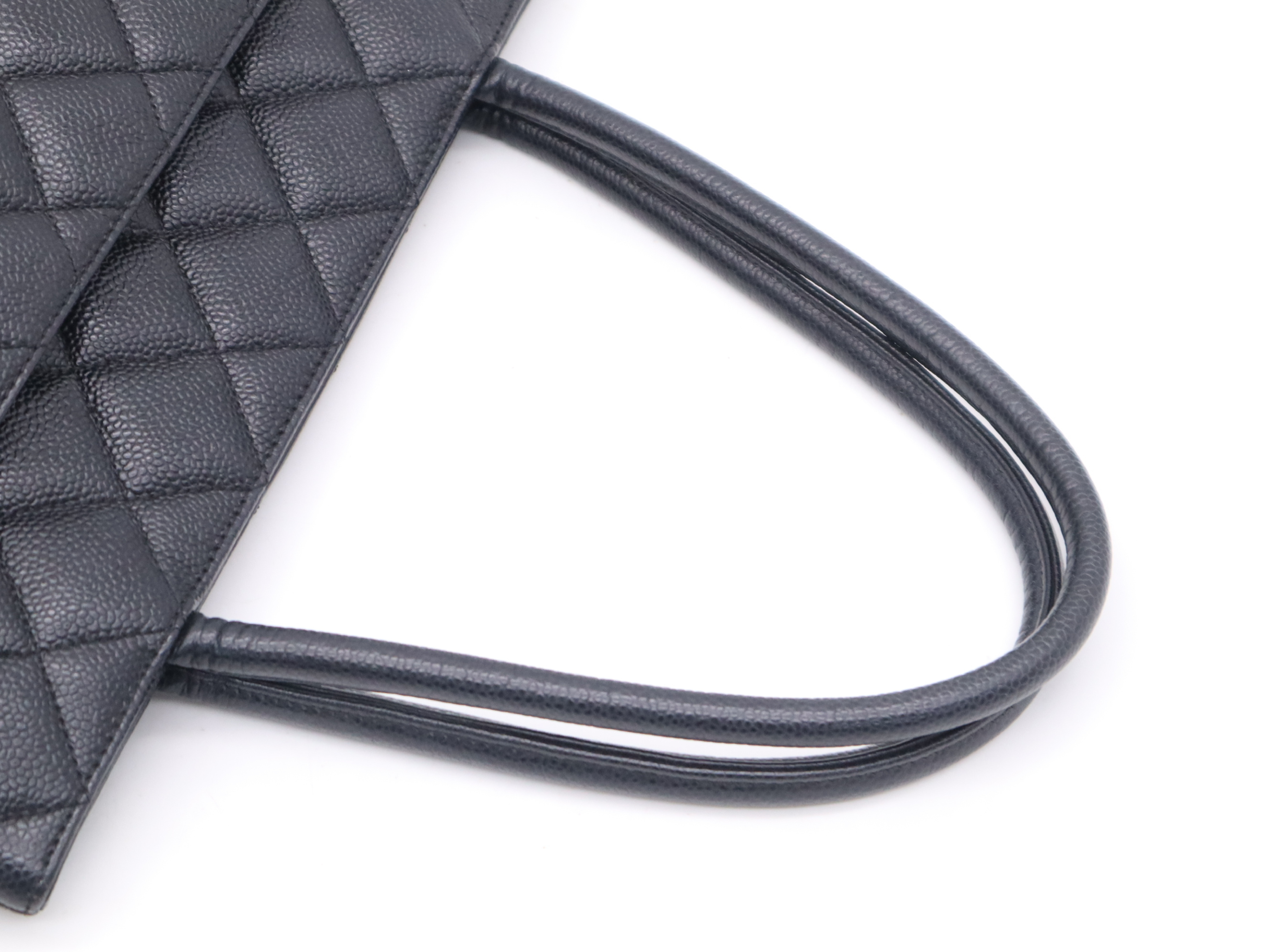 Caviar Skin Matelassé Reissue Black Seal 7544186 Tote Bag — view 6