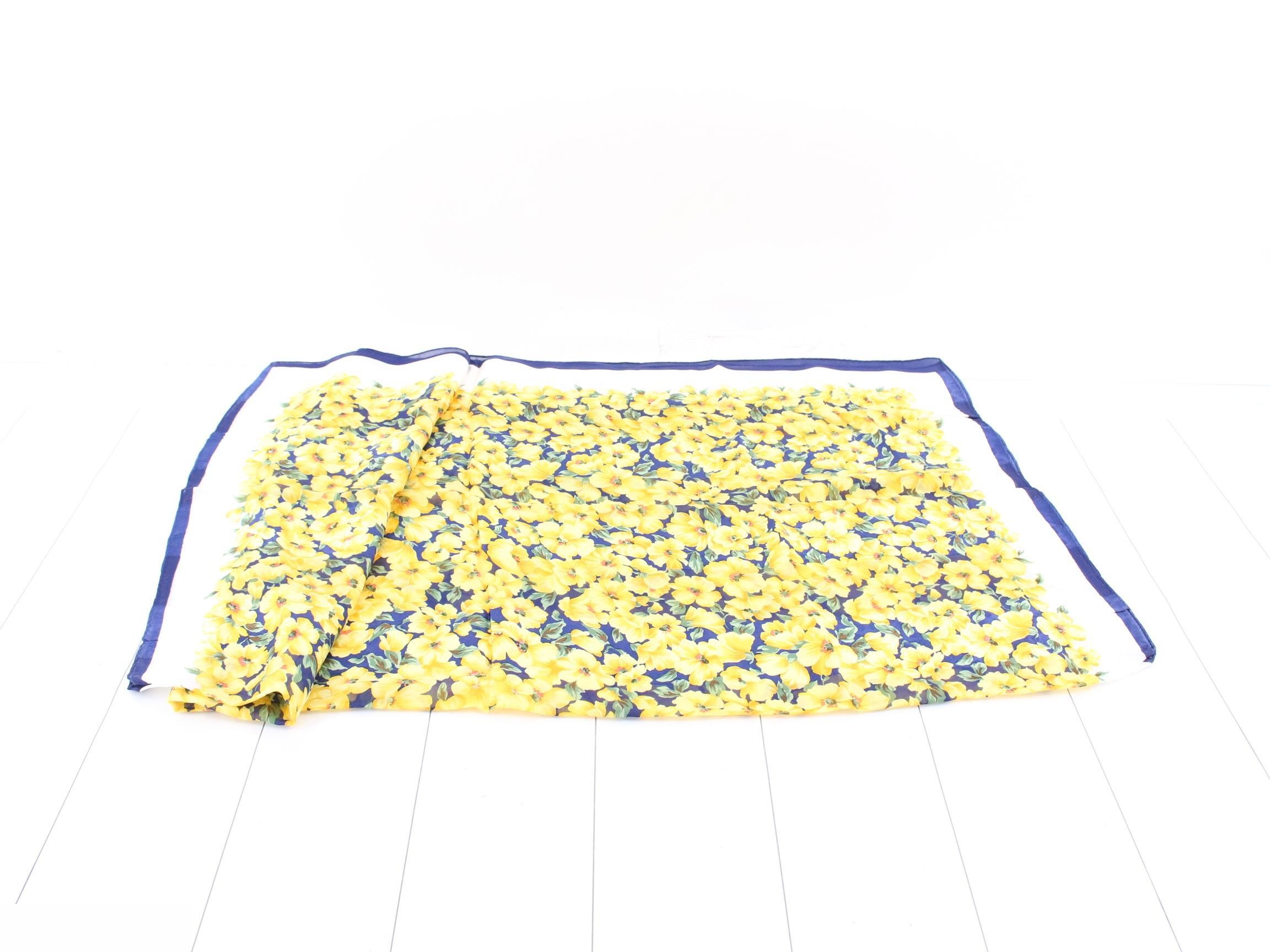 large scarf — view 3
