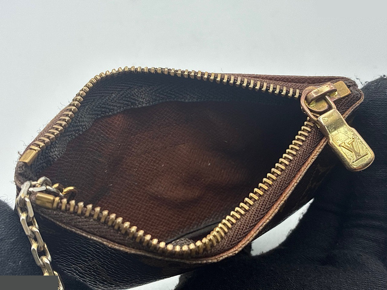 Coin case — view 4