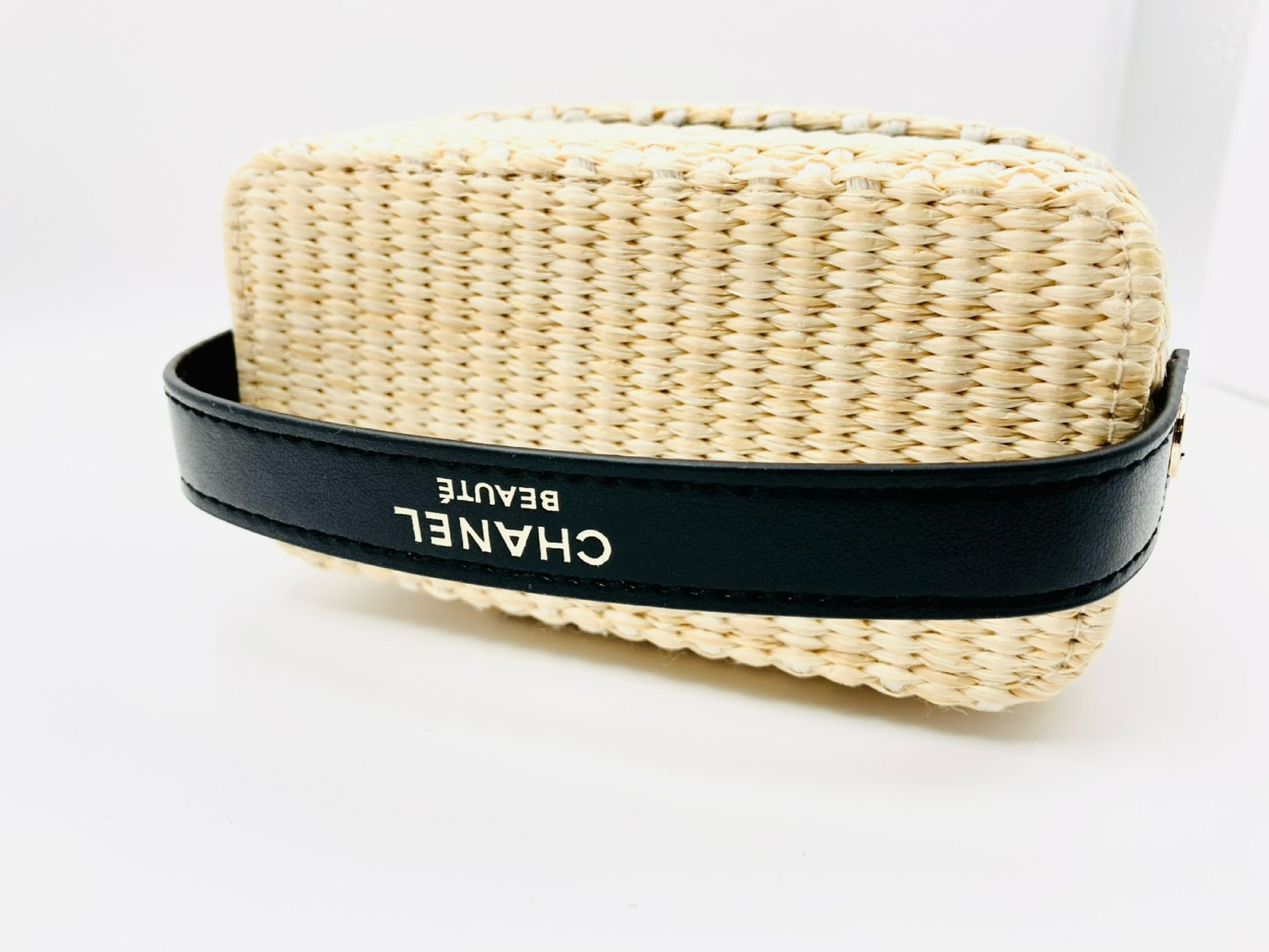 Les Beiges Panier des Essentiels Rattan Straw Basket Bag Mini Vanity Pouch Novelty Vanity Bag — view 3