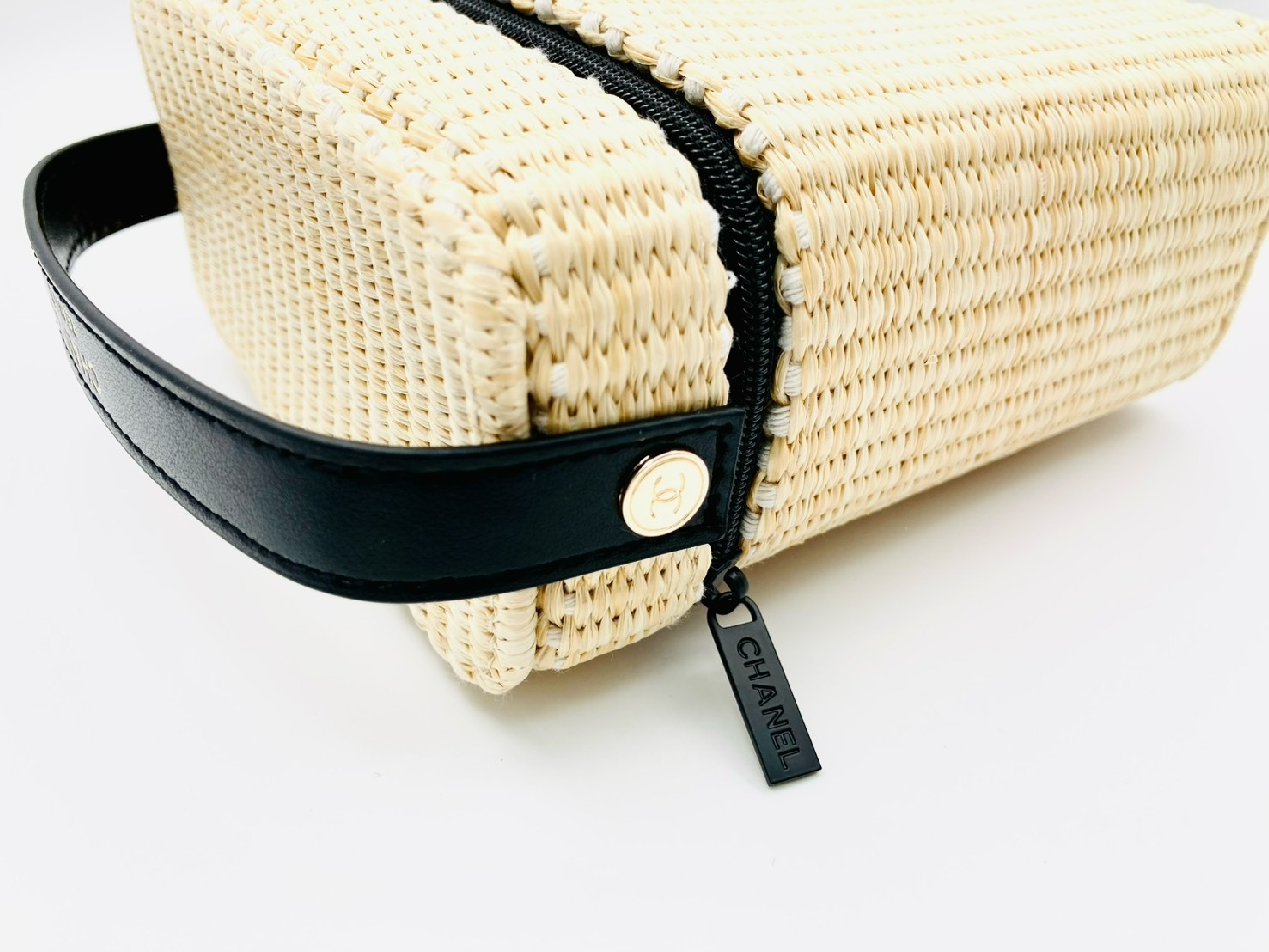 Les Beiges Panier des Essentiels Rattan Straw Basket Bag Mini Vanity Pouch Novelty Vanity Bag — view 4
