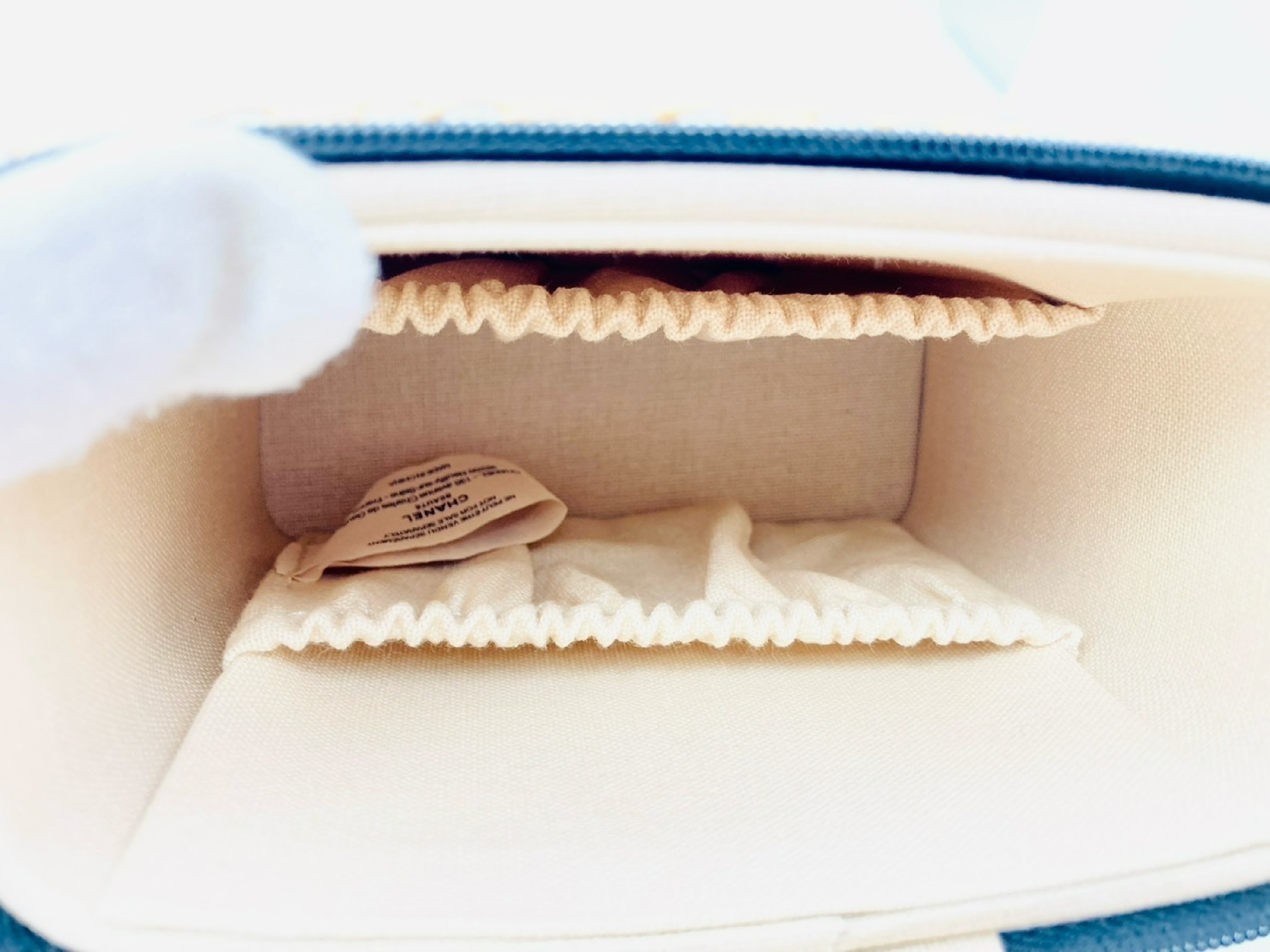 Les Beiges Panier des Essentiels Rattan Straw Basket Bag Mini Vanity Pouch Novelty Vanity Bag — view 7