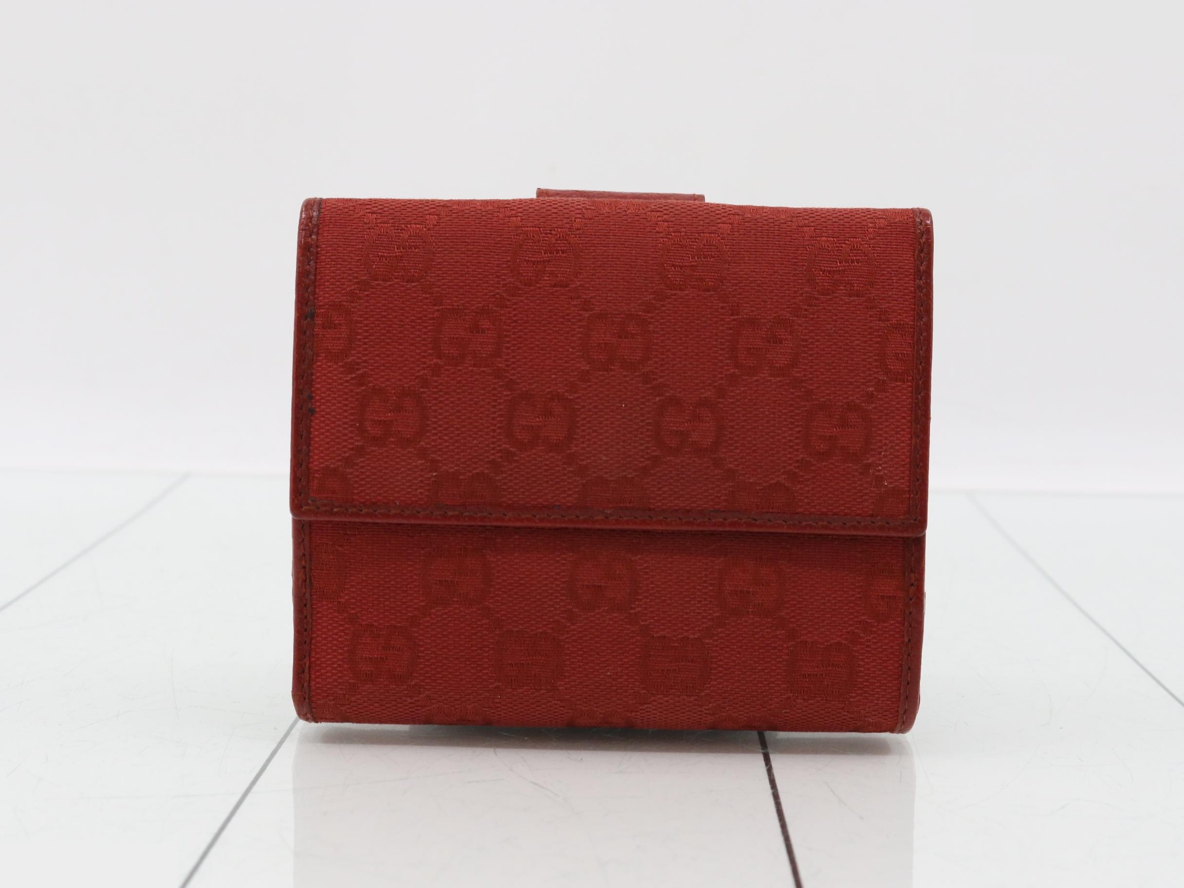 Double snap closure, red wallet, item number 115094 — view 2