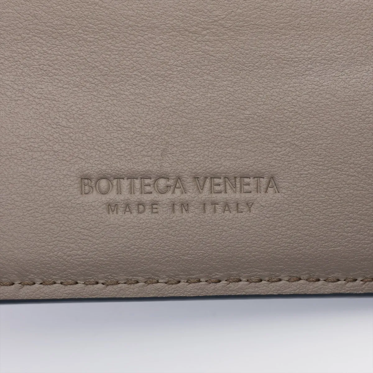 Maxi Intrecciato Leather Compact Wallet Gray x Khaki — view 6