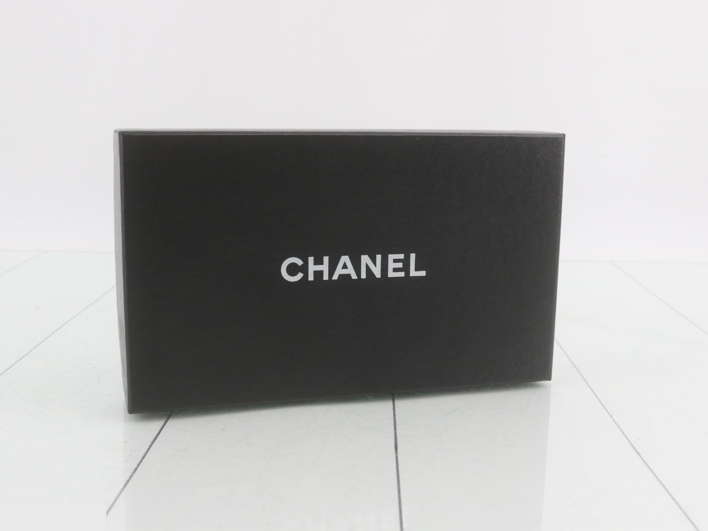 Long wallet_5651889 — view 5