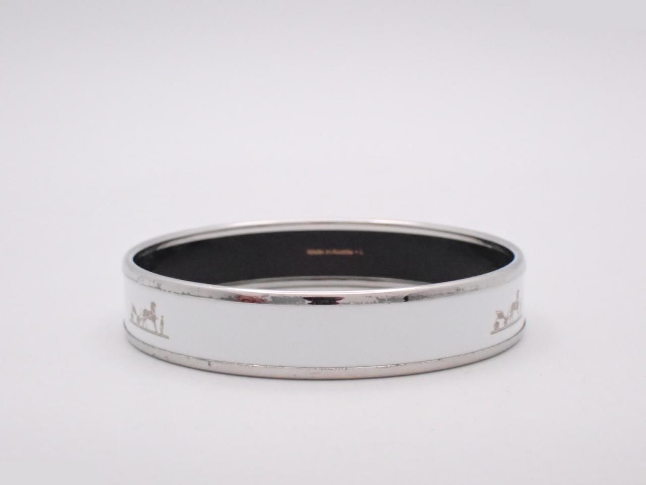 Enamel bangle, wrist circumference approximately 19.5 cm — view 2