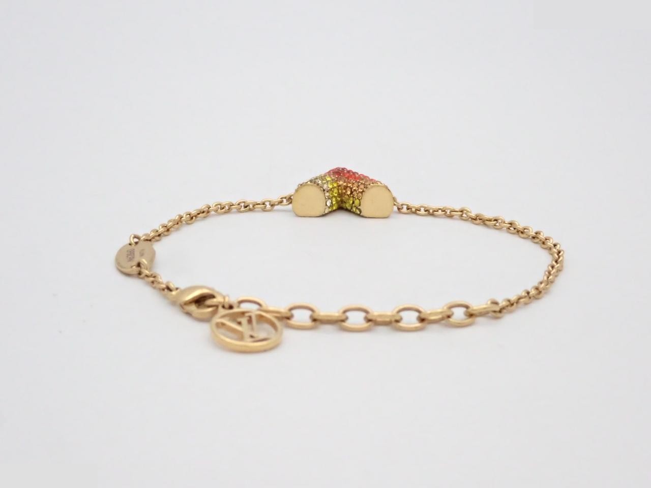 Essential V Bracelet, wrist circumference approximately 18cm — view 2