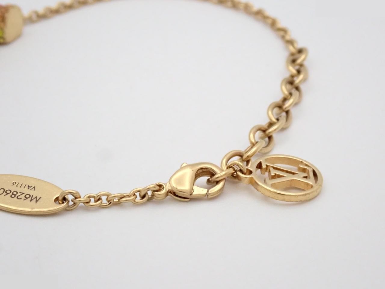 Essential V Bracelet, wrist circumference approximately 18cm — view 3