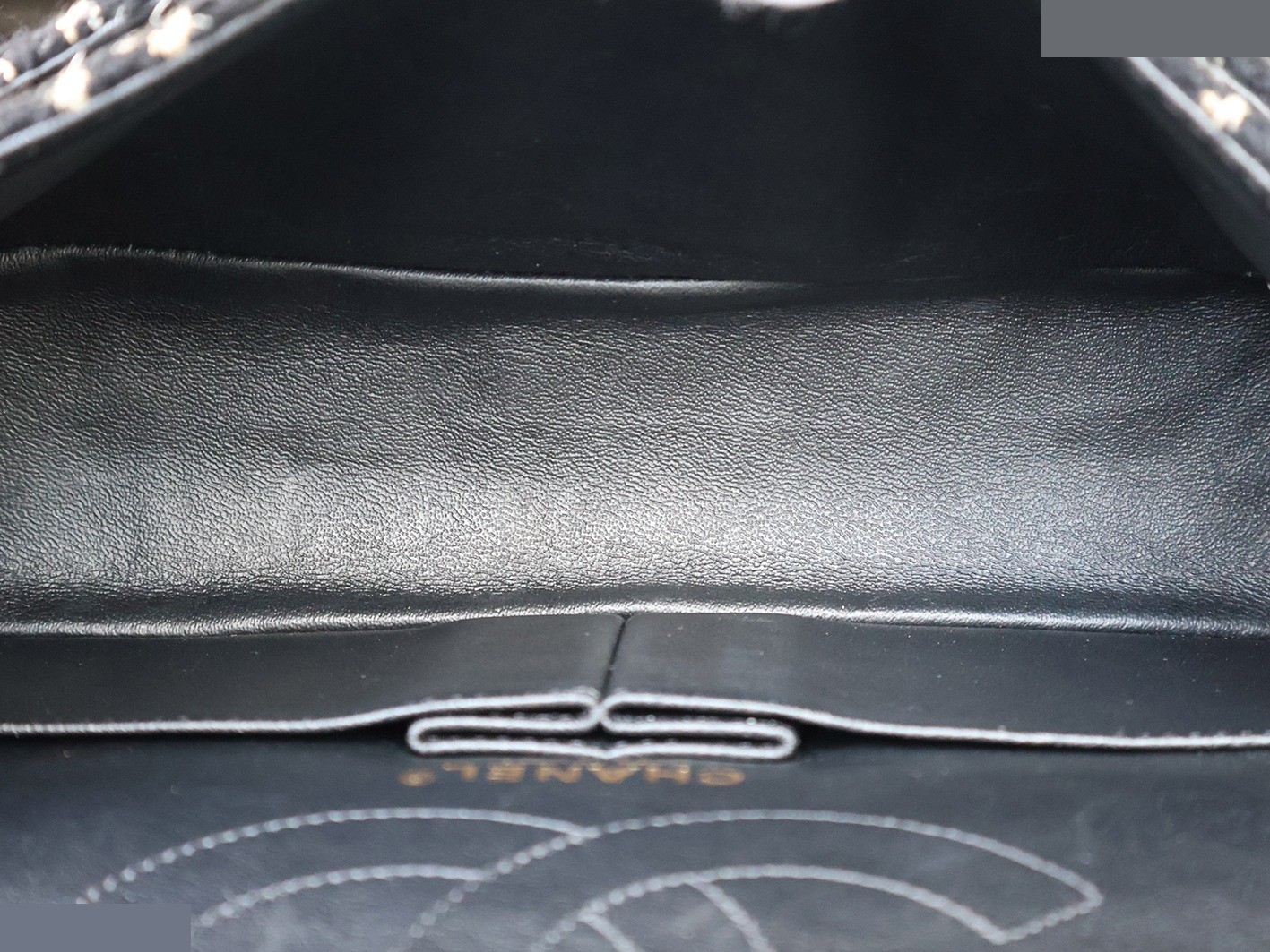 Tweed 25 Double Flap Double Chain Shoulder Bag — view 12