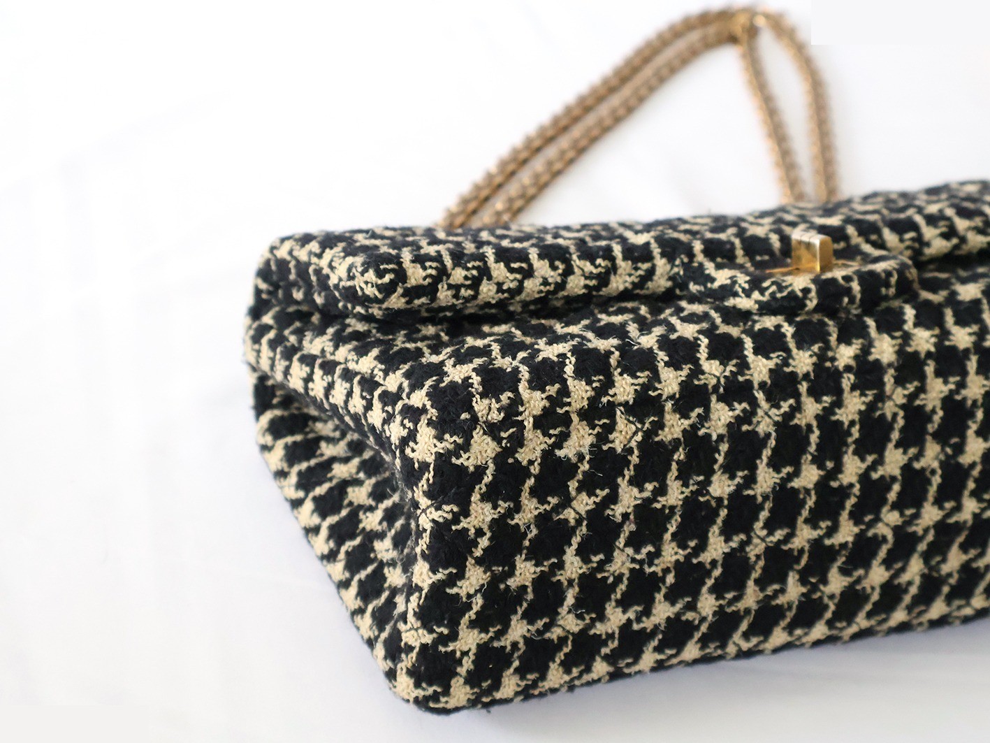 Tweed 25 Double Flap Double Chain Shoulder Bag — view 4