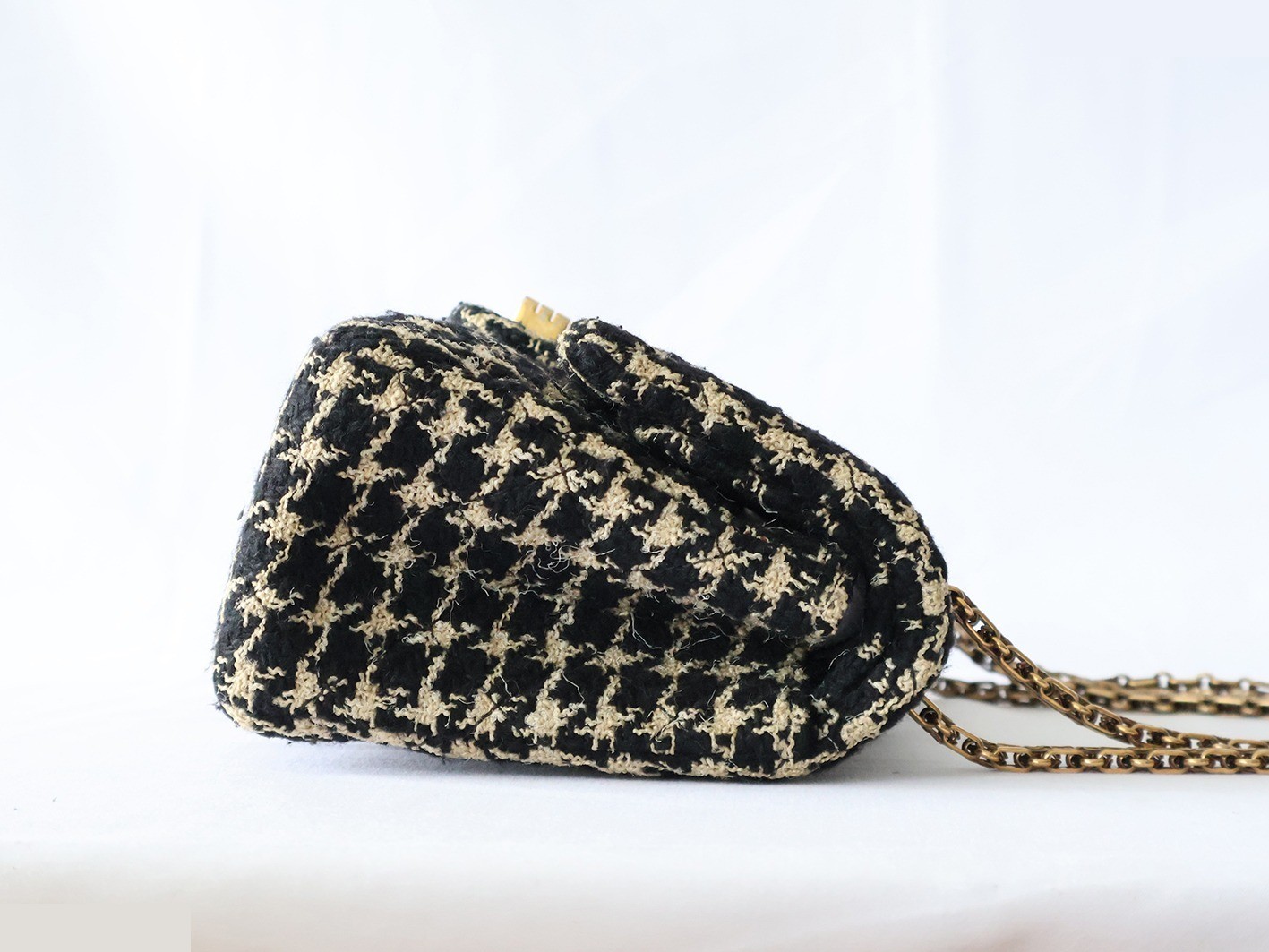 Tweed 25 Double Flap Double Chain Shoulder Bag — view 7