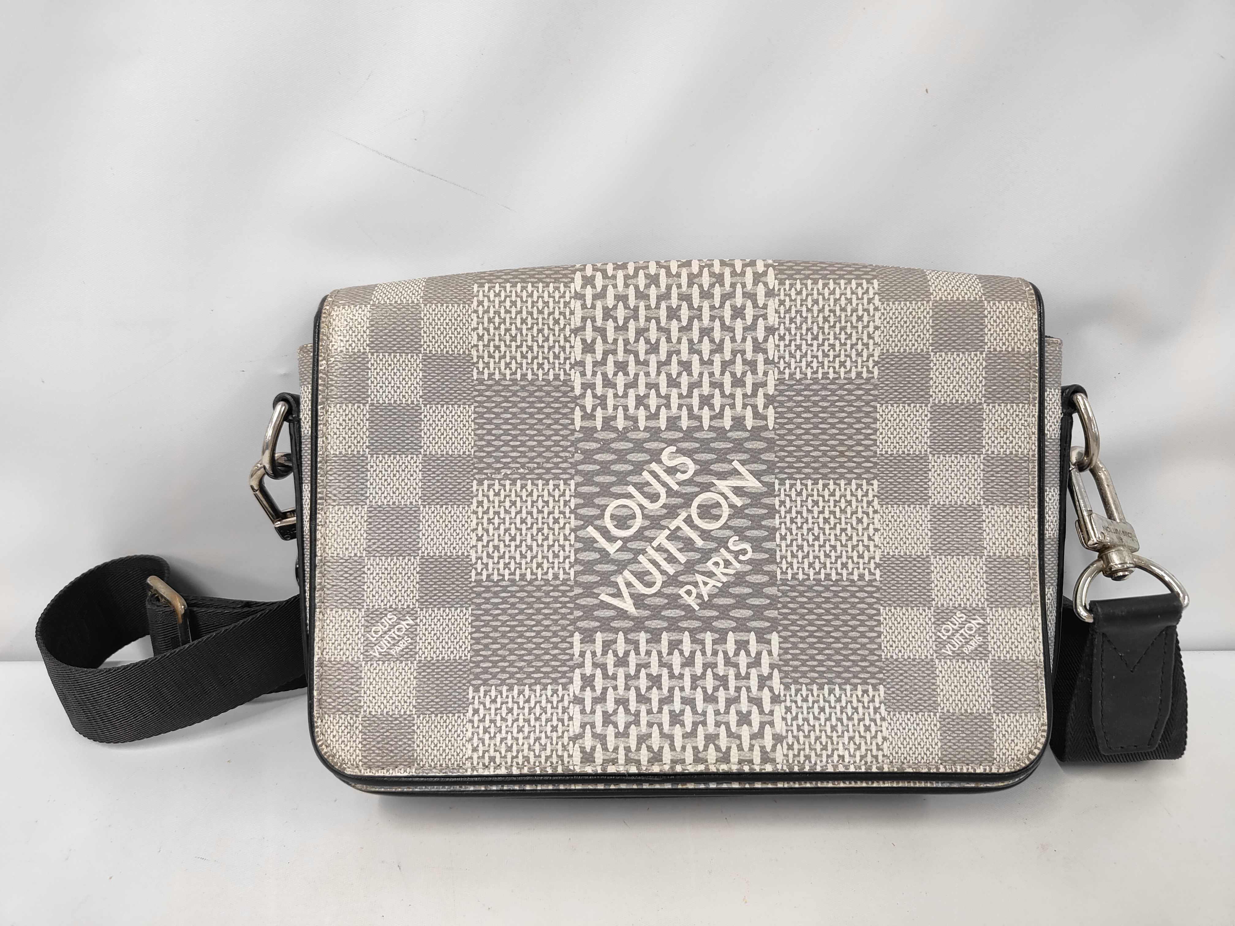 N50014 Studio Messenger Shoulder Bag
