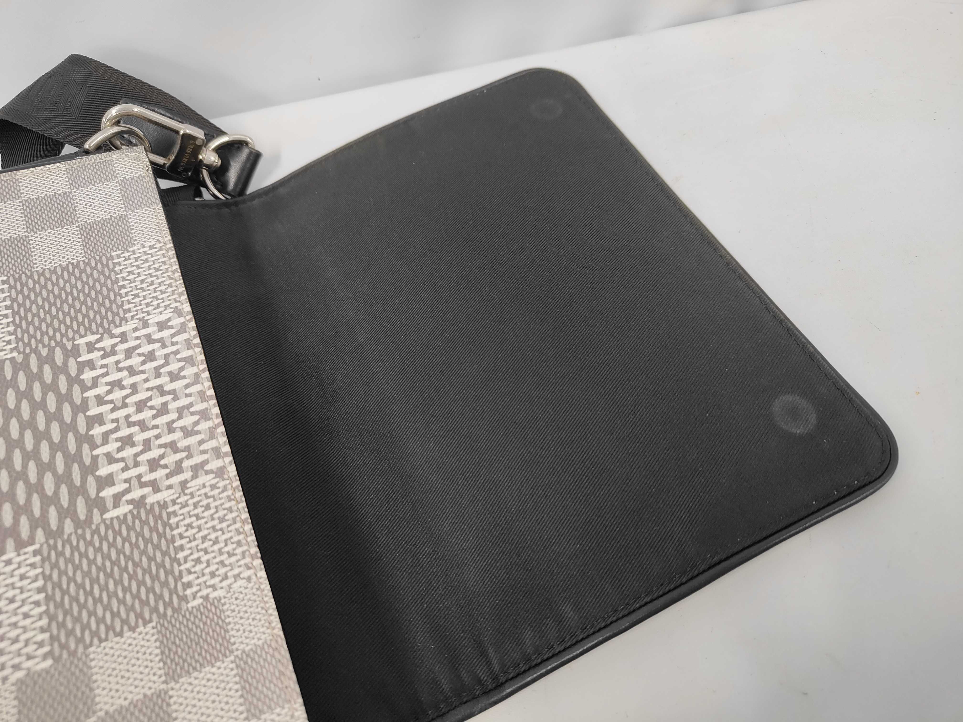 N50014 Studio Messenger Shoulder Bag — view 8