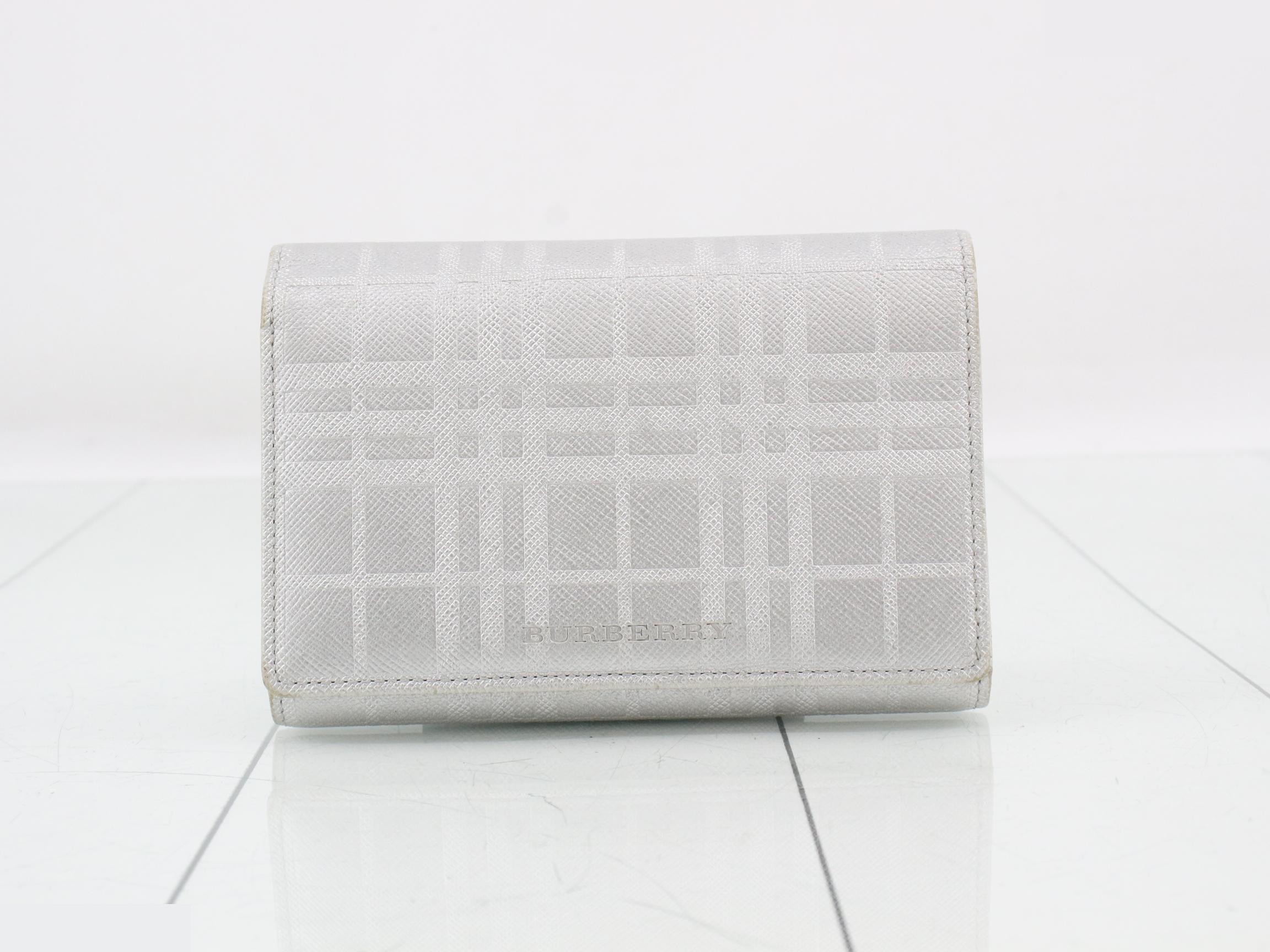 Tri-fold wallet, silver, embossed check pattern