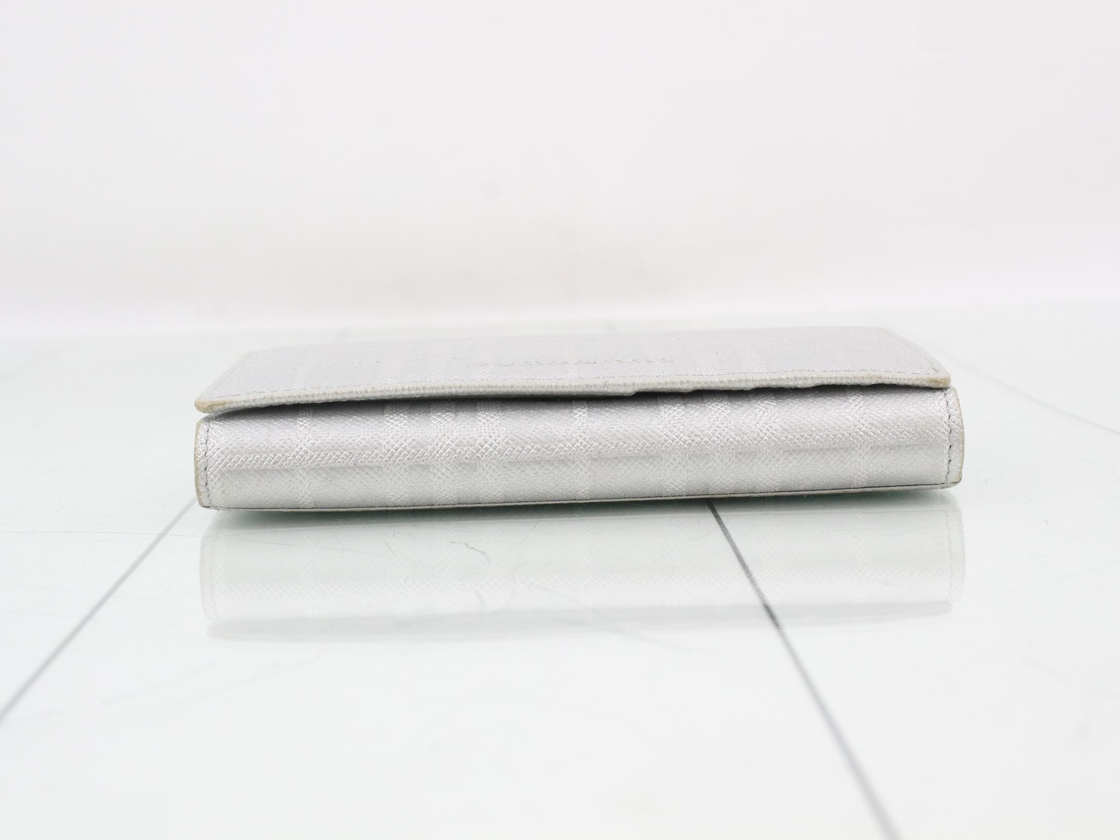 Tri-fold wallet, silver, embossed check pattern — view 3