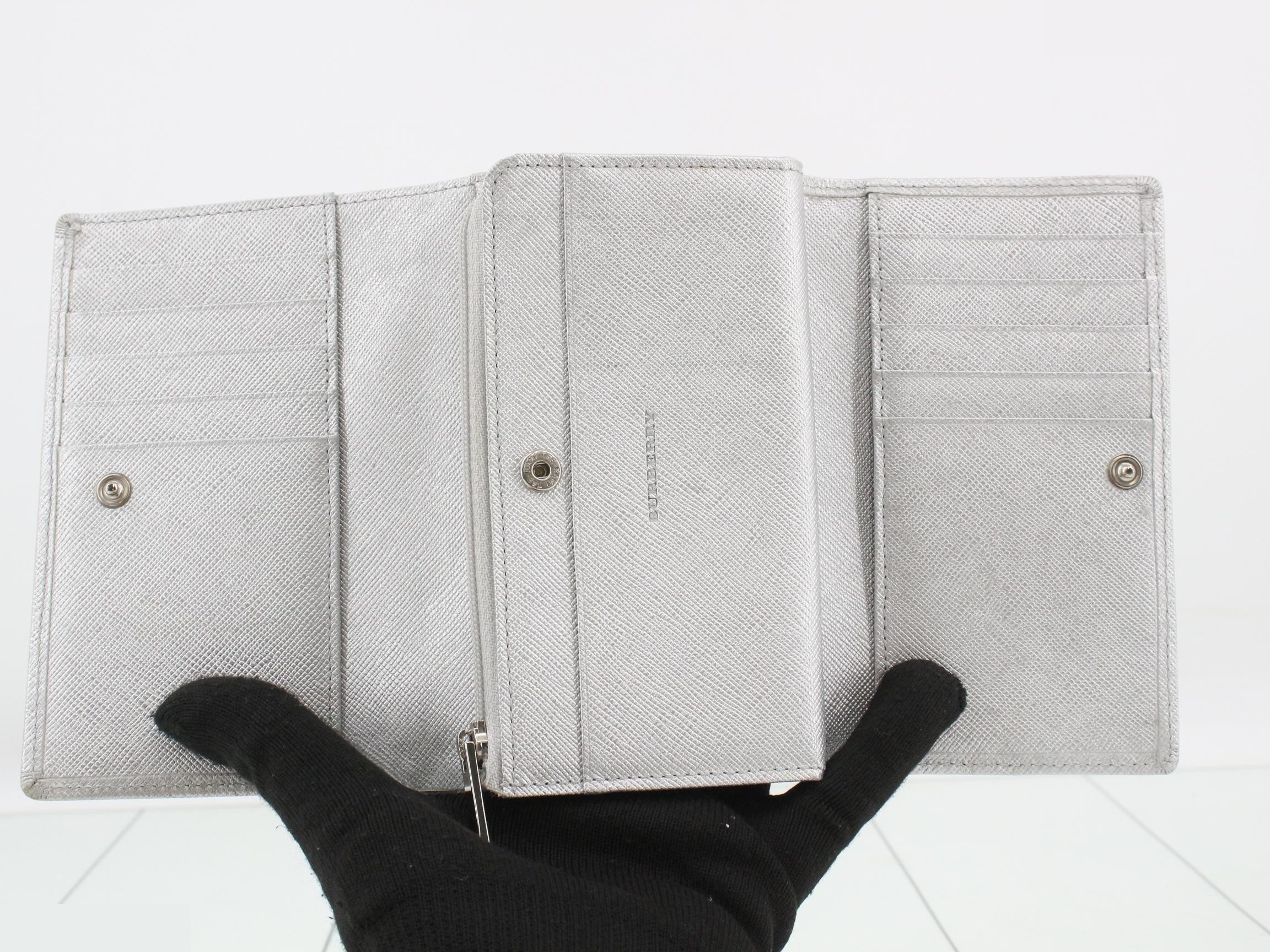 Tri-fold wallet, silver, embossed check pattern — view 4